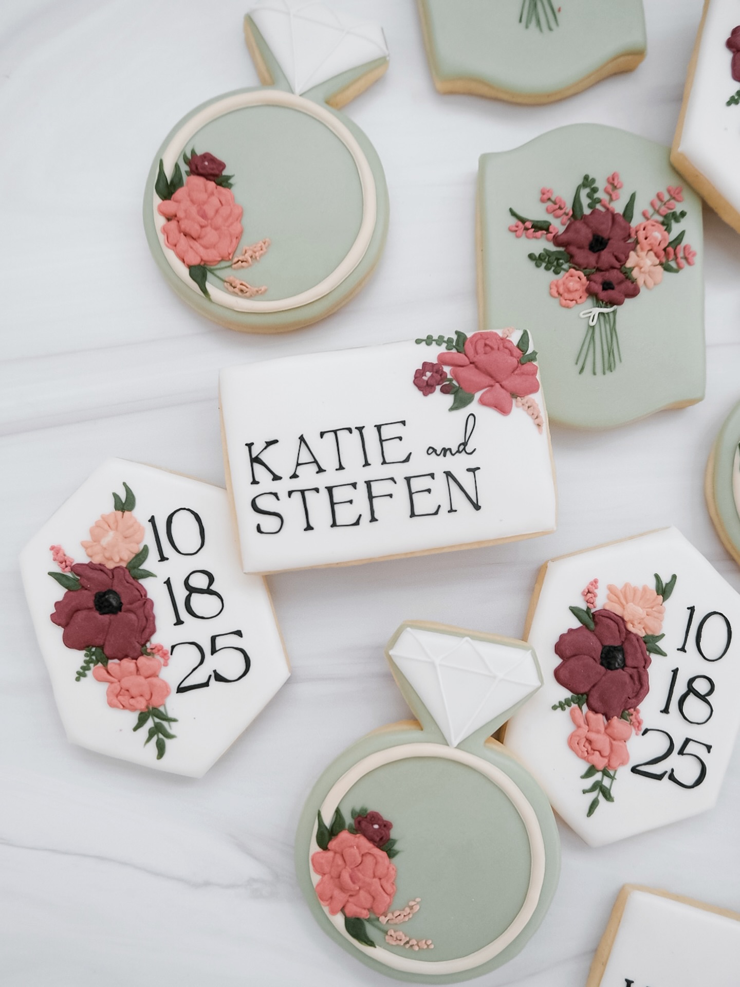 Burgundy blooms to pops of pink 🌺 The color palette and floral design were inspired by the wedding shower invitation, and I just love how this set turned out!
#atlantasweets #atlantabaker #cookiesatlanta #decoratedcookies #cookieart #smallbusinessatl #weddingcookies #floralcookies #weddingshowercookies #engagementcookies