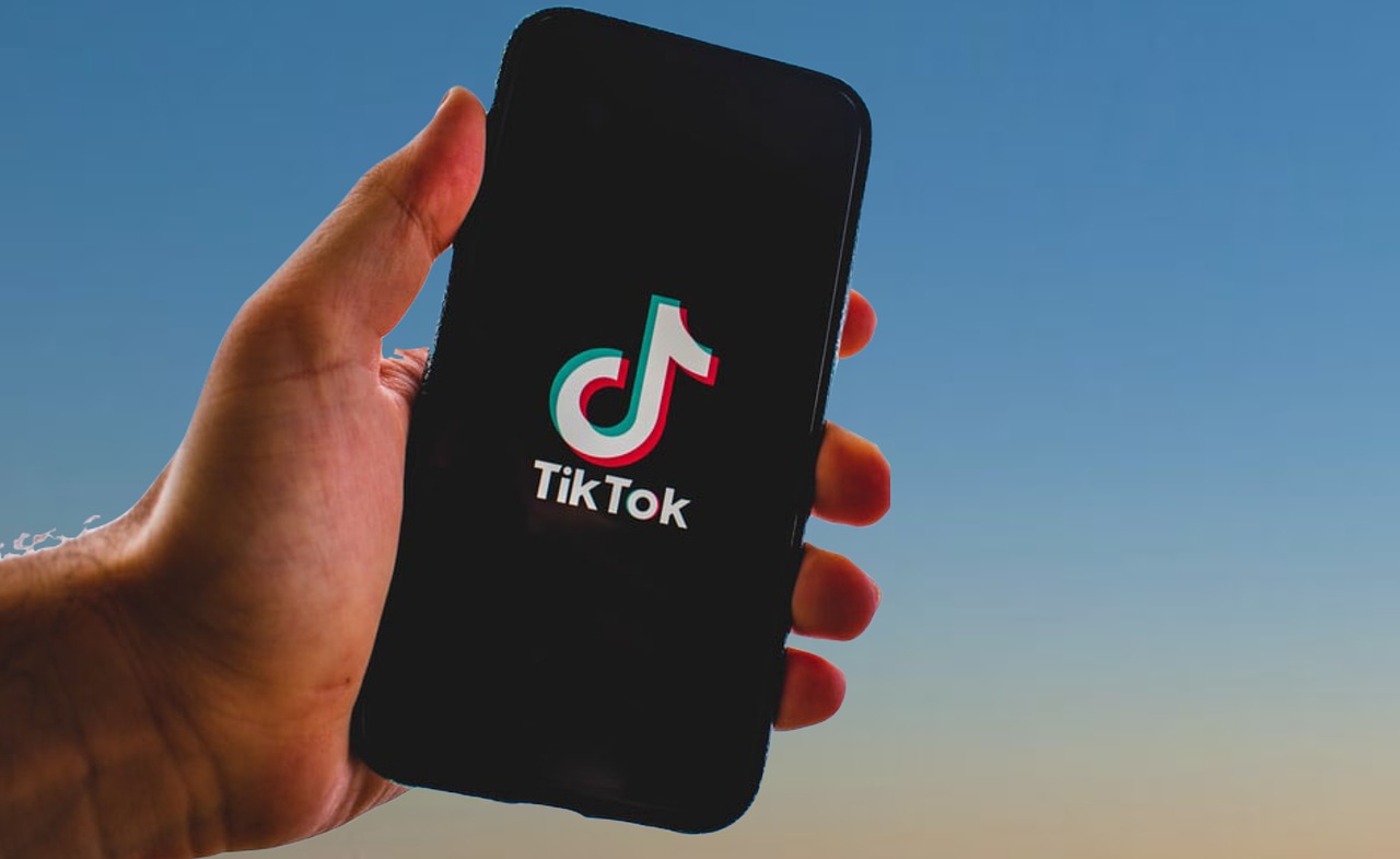 3 segundos para atrapar
El video corto domina las redes.
Tienes 3 segundos para captar la atención… o perderla.
Con creatividad y estrategia, cada segundo puede convertirse en oportunidad. 🎥⚡
#VideoMarketing #Reels #TikTok #EstrategiaDigital #DGE