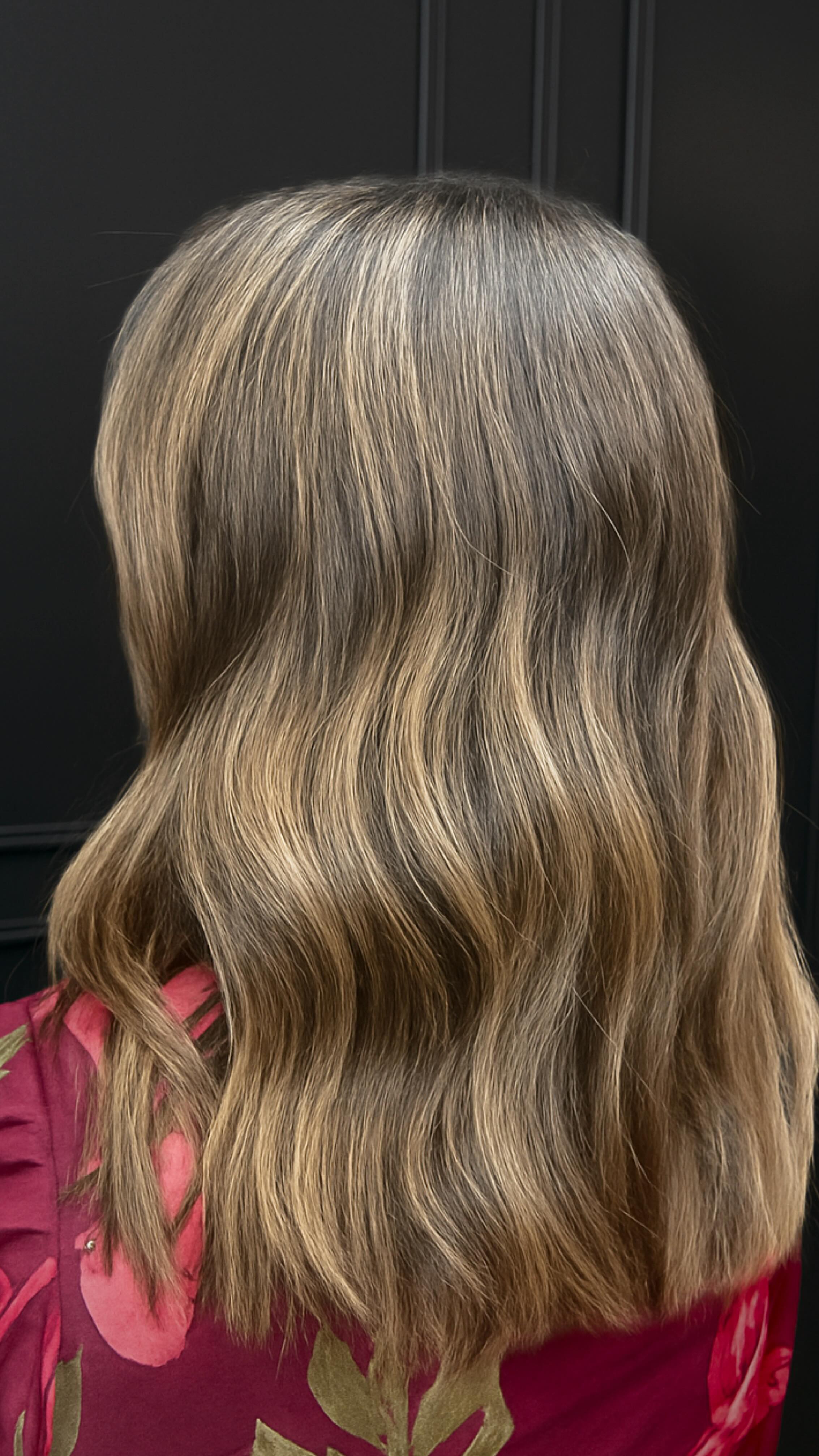 💥Proof that one row of wefts can totally change the game! This one row of wefts adds endless dimension and fullness to this blunt bob! This is how DNS does a bob 🌟
#hair #hairporn #hairextensionspecialist #hairextensions #houston #houstonhairstylist #houstonhair #houstonhairextensions #weft #handtied #handtiedwefts #leaguecity #leaguecitytx #leaguecityhairstylist #bluntbob #onerow #dimensionalblonde #luxuryhair #luxuryhairextensions