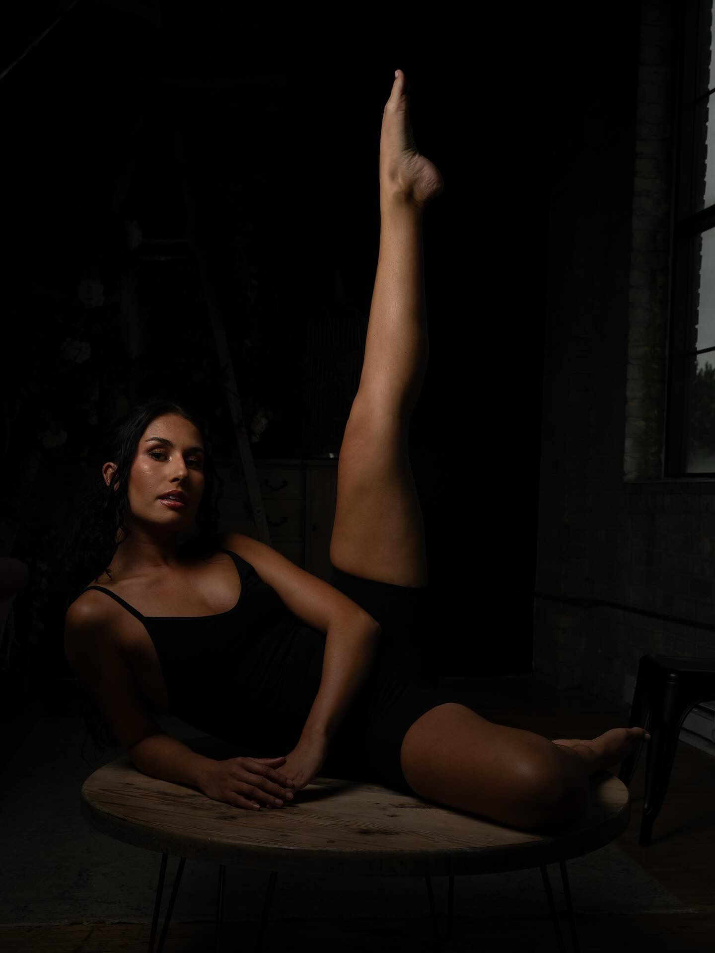 through to the top 🩰
Shot by 📸: @abroccard
Dancing and playing with moody lighting 🔦