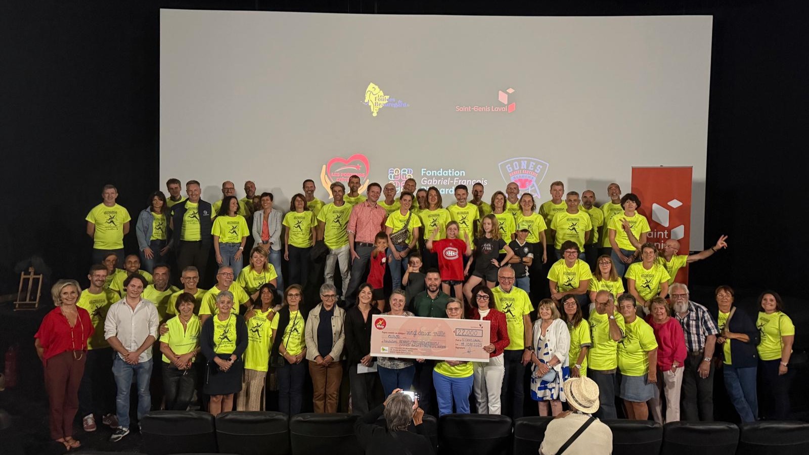 âš SĂ©quence Ă©motion jeudi soir âš
Ă lâoccasion de la remise officielle du chĂšque des FoulĂ©es de Beauregard : 22 000 ⏠reversĂ©s aux trois associations bĂ©nĂ©ficiaires đ
â
@gonesacademy pour lâachat de fauteuils handisport
â
@les_porteurs_d_etoiles pour financer la logistique des différents projets en cours
â
@fondation.richard pour la création d'un jardin inclusif
Un immense MERCI đ
đ aux organisateurs et aux 150 bĂ©nĂ©voles
đ aux partenaires
đ aux Ă©lus et agents de la Ville de Saint-Genis-Laval
đ au cinĂ©ma @cgr.brignais pour leur accueil lors de la remise de chĂšque
đ et bien sĂ»r aux 1893 coureurs et marcheurs qui ont fait de cette Ă©dition un vĂ©ritable succĂšs đđȘ
Une belle preuve de solidaritĂ© et dâengagement collectif âš