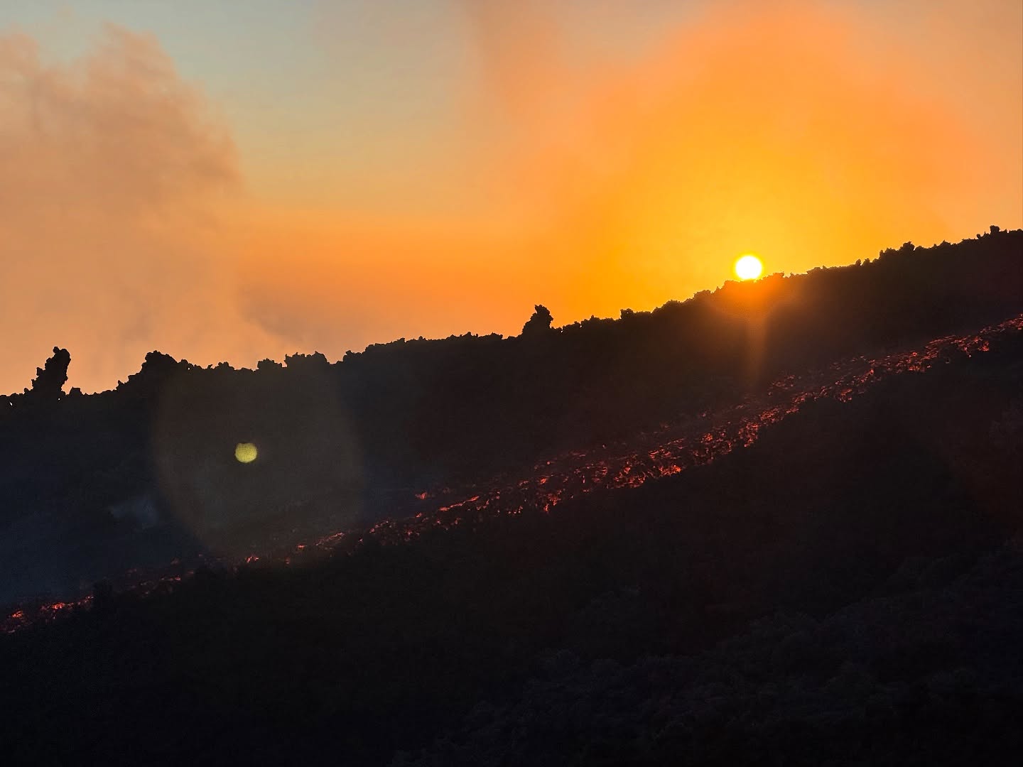 #Etna Lava Trek • Agosto 2025 | Un’altra fantastica eruzione è terminata… ed ecco uno degli incredibili pomeriggi ad alta quota per ammirare questo spettacolo unico ❤️🌋 #sicily #volcanoes #sicilia #guidevulcanologichesicilia #eruzione #eruption
ed adesso.. torniamo in cima 🥾🌋
👉Info/Prenota
🌍 https://www.etnative.com/etna-cratere-centrale
📲 +393780861560
Ⓜ️ etnativo@yahoo.it