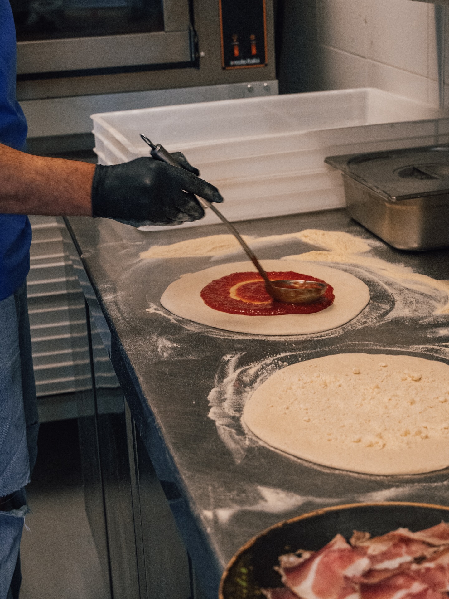 Crafting the perfect pizza starts with the basics 🍕✨ Fresh dough, rich tomato sauce, and a touch of passion. Who’s hungry? 😋🔥
#PizzaLove #FoodieLife #ItalianVibes #PizzaTime #FoodPhotography #HomemadePizza #PizzaLovers #FreshAndTasty #InTheMaking #Foodstagram