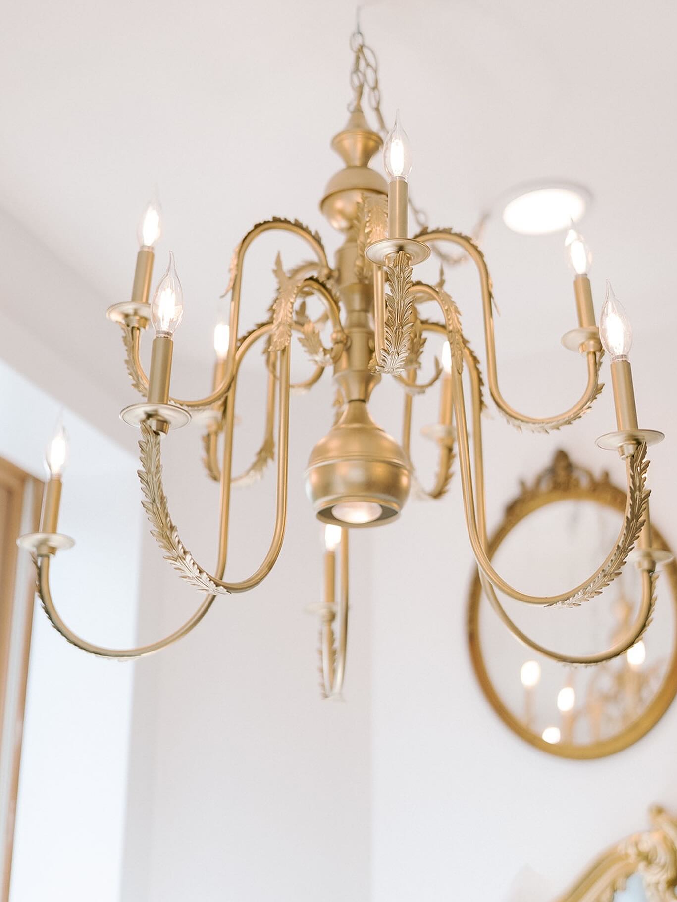 Let’s get the sparkle started! ✨
We can’t wait to share some of our beautiful brides… Coming up on our feed you’ll find YOUR WEDDING photos and custom in-store styles 💕
.
.
.
.
.
.
.
.
.
.
#juniperandoliveco #shopsmall #shopjewell #cafe #vintage #cocktails #craftcocktails #shallshop #localbusiness #shoplocal #coffeeshop #happyhour #livecolorfully #food #antiques #bistro #wedding #bridal #bridalshower #engagementparty #bridalgown #iowawedding