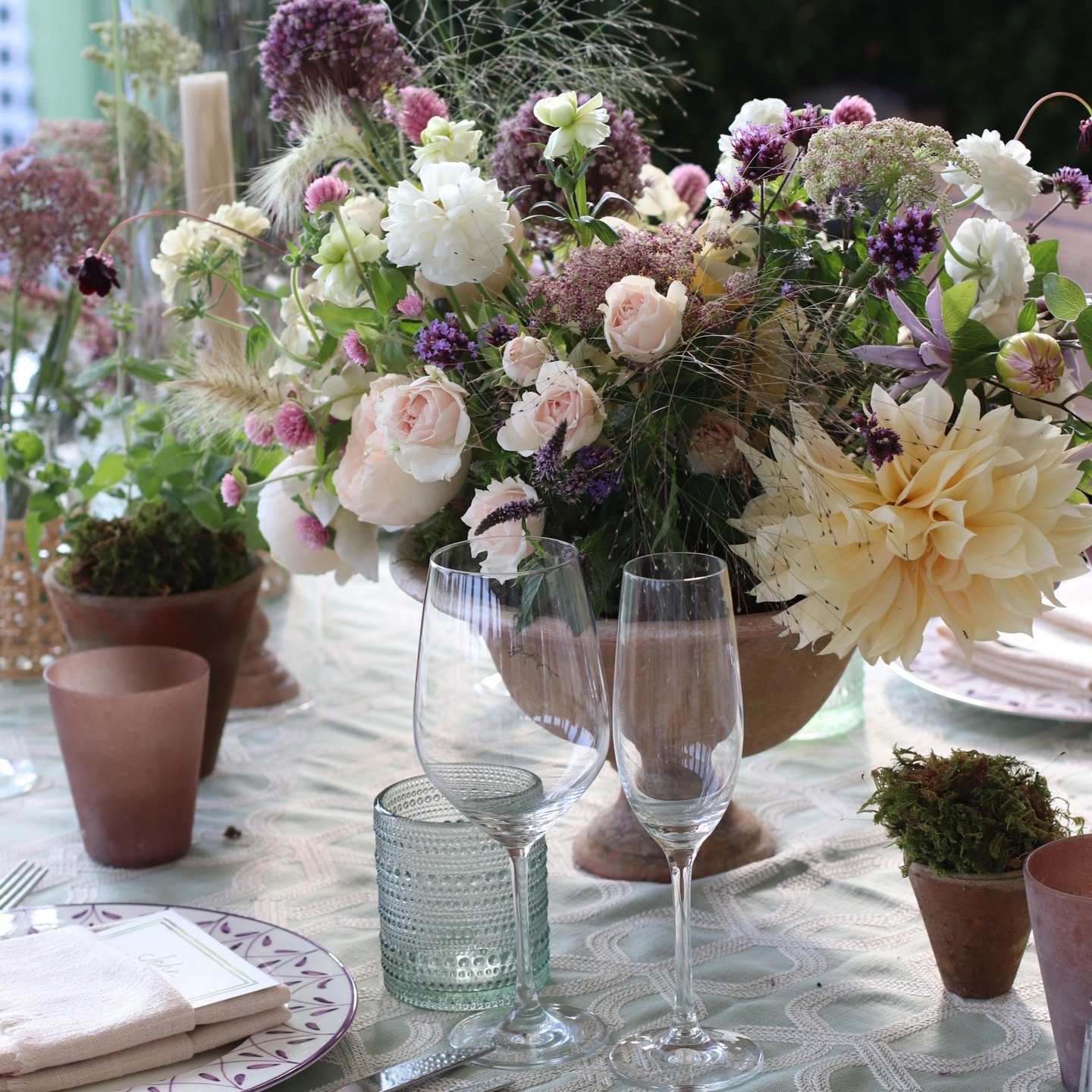 Fall is approaching....this week's donation of cream/pink/purple from H & K's wedding florals (designed by @studio_blush) and a huge number of dahlias from @connecticutflowercollective combined well. We were able to deliver bedside arrangements to patients at Wilton Meadows, senior residents at Broad River Homes & table centerpieces for @elderhouseadultdaycenter from all these beautiful flowers. So much fun picking them up (even late at night), re-arranging and delivering to our neighbors who could use the joy that flowers provide. Thank you👏 to all involved. @eloquence.events
