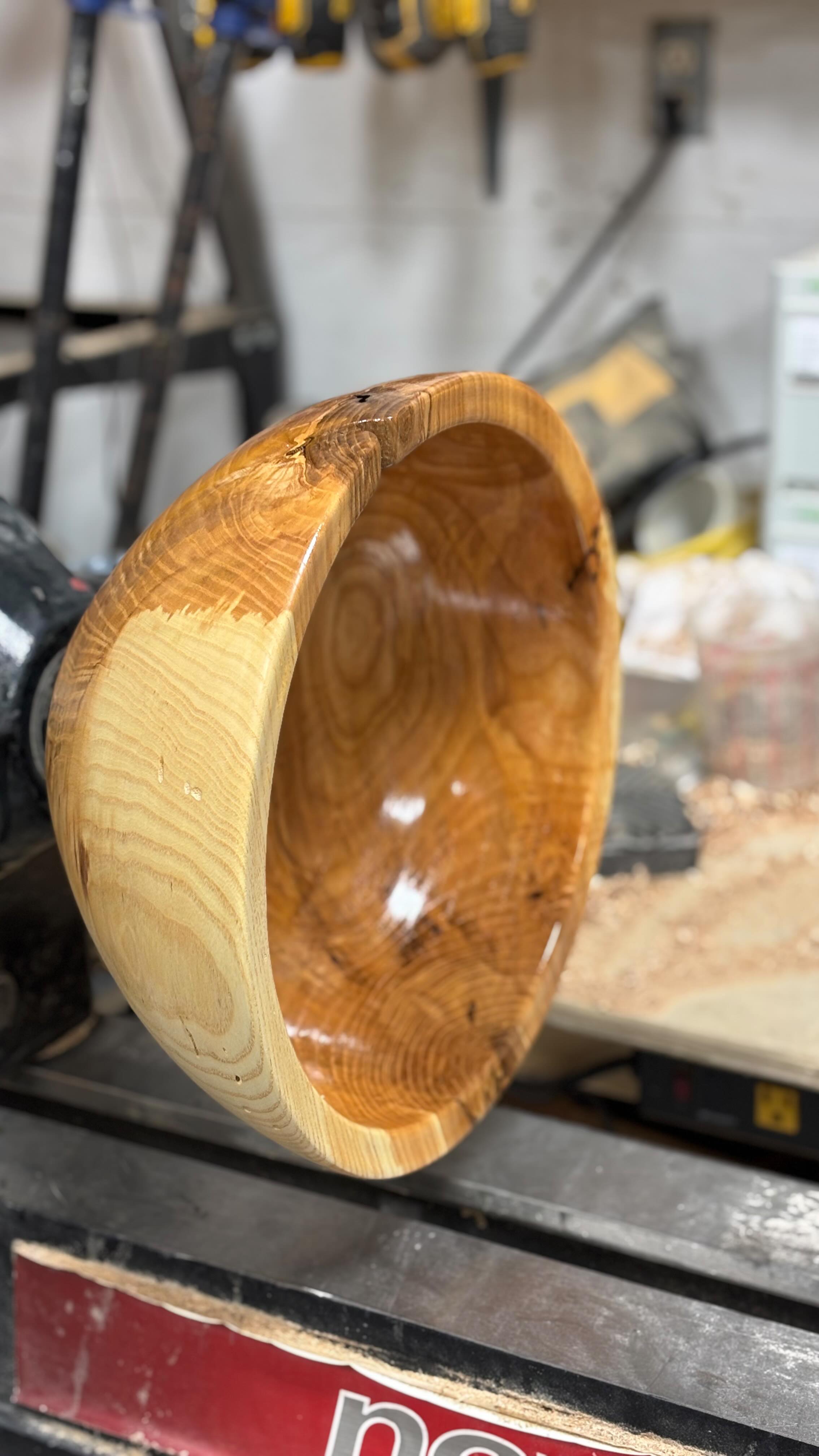 A project 5 years in the making. I had to dig the lathe out of storage for the last table and figured I’d see how these bowl blanks did. It was either that or run to Dollar General for a birthday gift.
#woodworking #woodturning #bowl #imake