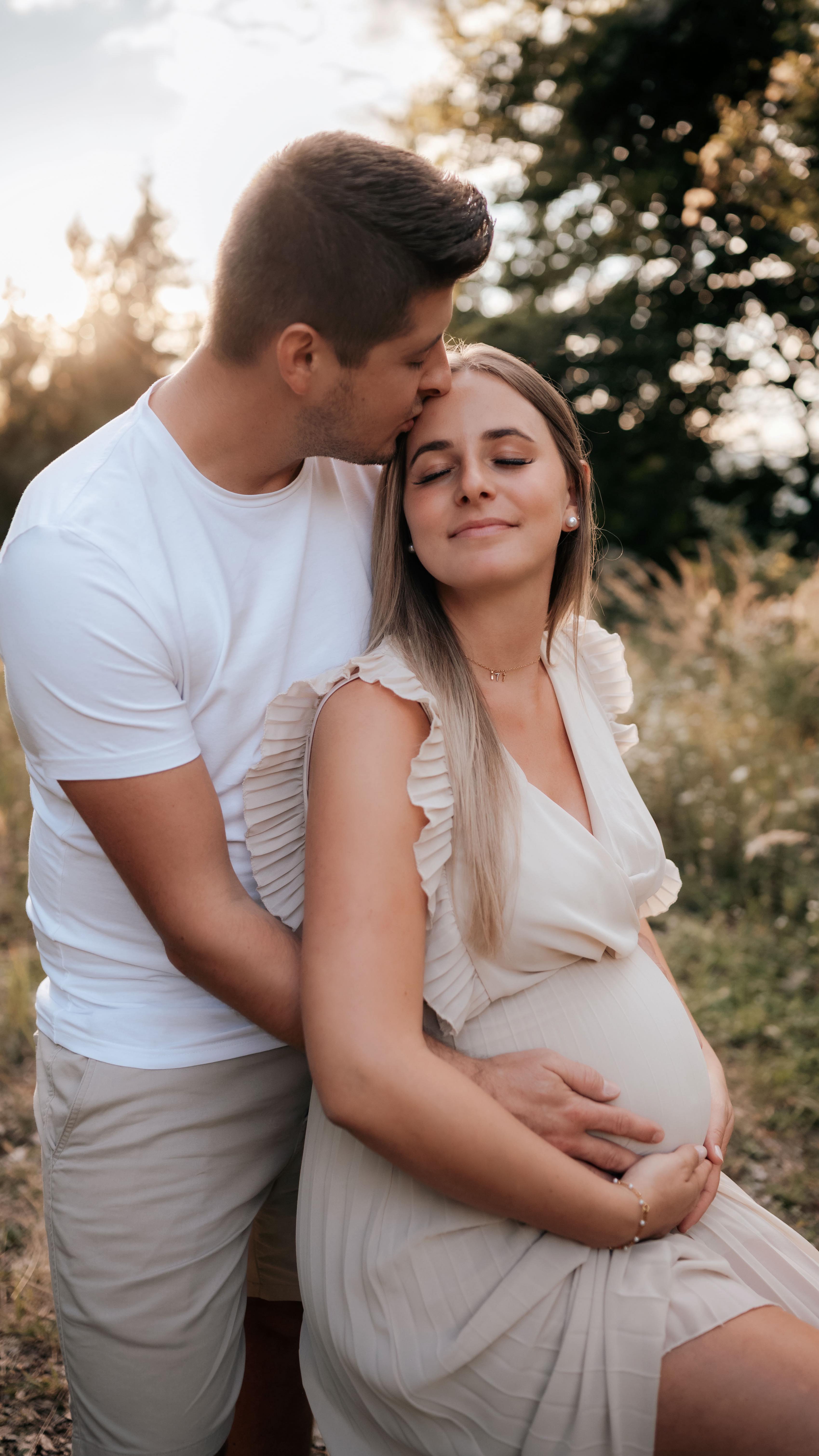 Meine Kunden dürfen sich nach dem Shooting ihre Lieblingsbilder selbst auswählen.
Rate mal, welches Bild sie genommen haben?
Schreibt’s in die Kommentare 👇
#manuelaprucknerfotografie #nikonz6ii #marianeustift #bezirksteyrland #babybauchshooting #fotografin # kundenauswahl