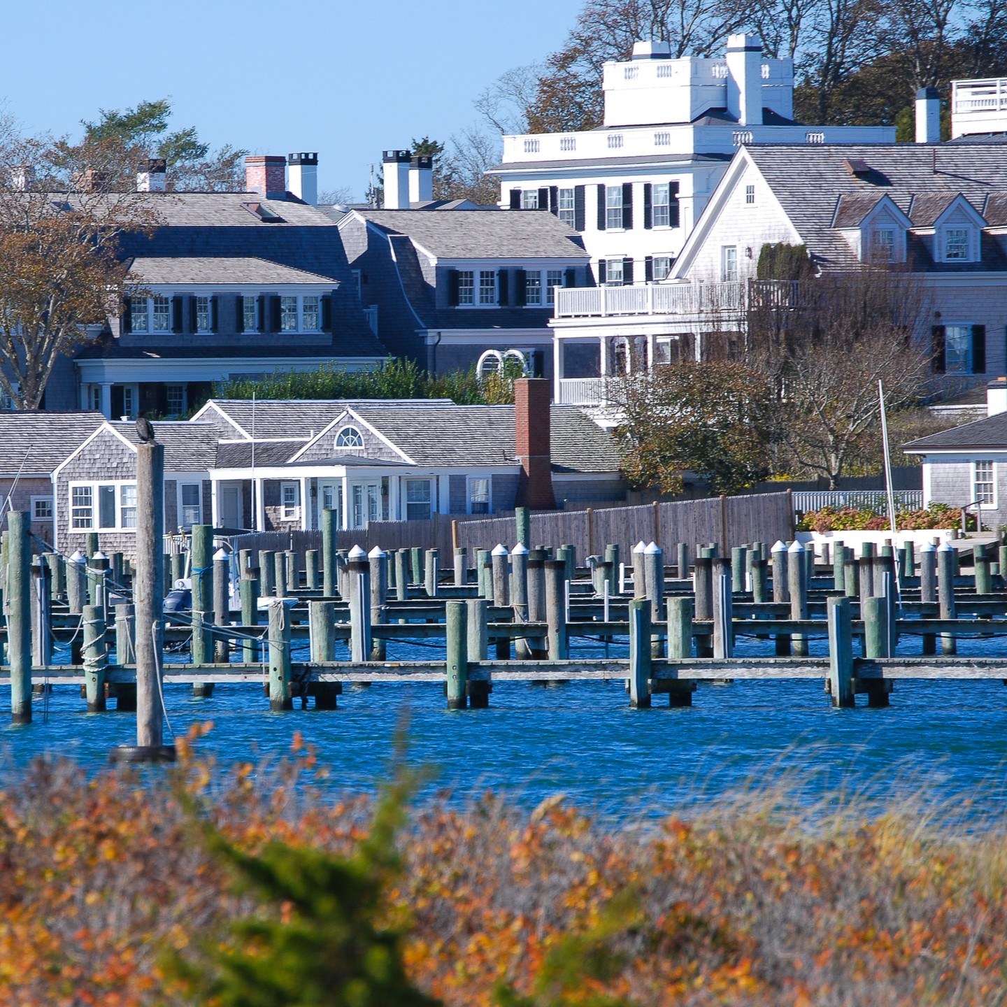 🌴 Ready for a getaway? 🌊 Explore the scenic towns and breathtaking beaches of Martha's Vineyard! From Vineyard Haven to Oak Bluffs, adventure awaits. Don't miss out — Link in Bio! #MarthasVineyard #TravelDiaries #BeachLife #workingjoetravel