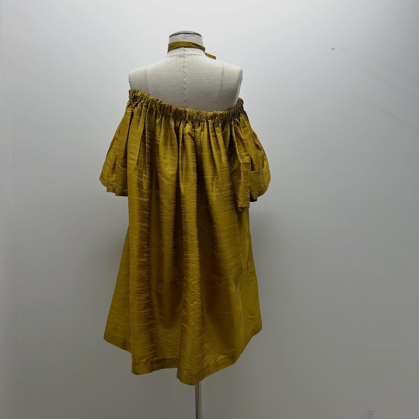 Such an easy dress to wear with the ultimate impact !
I’m thinking a black turtleneck underneath and boots for winter days
If you see anything you like before the next batch of pop ups message me and you can check things out at my studio.