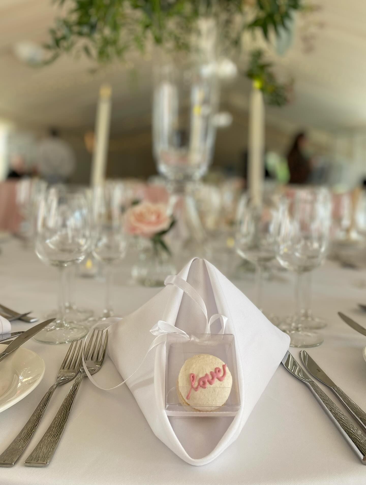 ✨ Wedding styling 💞
As featured in Your Herts & Beds Wedding magazine – macarons bring a touch of elegance to any wedding tablescape. A bespoke macaron in your theme colours, complete with a personalised design or message, makes the perfect finishing touch.
Imagine the delight of your guests being welcomed by a beautiful macaron at their seat 😍
Let us take the stress out of finding the perfect favour. Memorable in both look and taste, our macarons are made to impress. Simply send us a message, and we’ll do the rest 💌
#weddinginspo #weddingdetails #weddingstyling #weddingtablescape #weddingfavors #weddingfavourideas #luxurywedding #weddingstyling #elegantweddings #ukweddings #weddingideas #macaronlove #weddingtreats #weddingdaydetails #bespokefavors #luxuryfavours
#hertswedding #bedswedding #buckswedding #buckinghamshirewedding