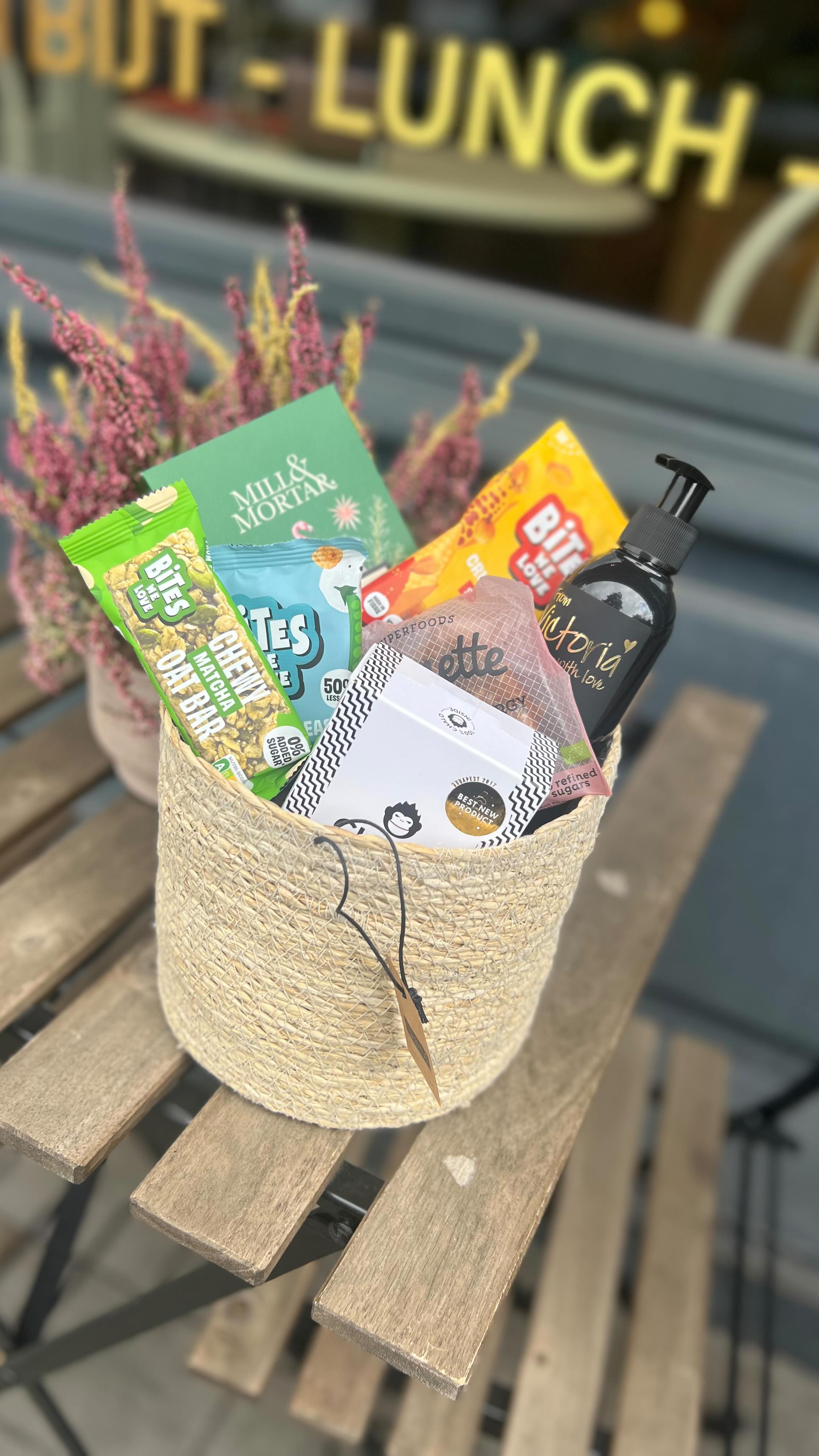 Cadeautjes bij JayJays? Natuurlijk 😎 en binnenkort komt er nog veel meer 🤩
#JayJays #genietvanschoten #foodbar #giftshop #takeaway