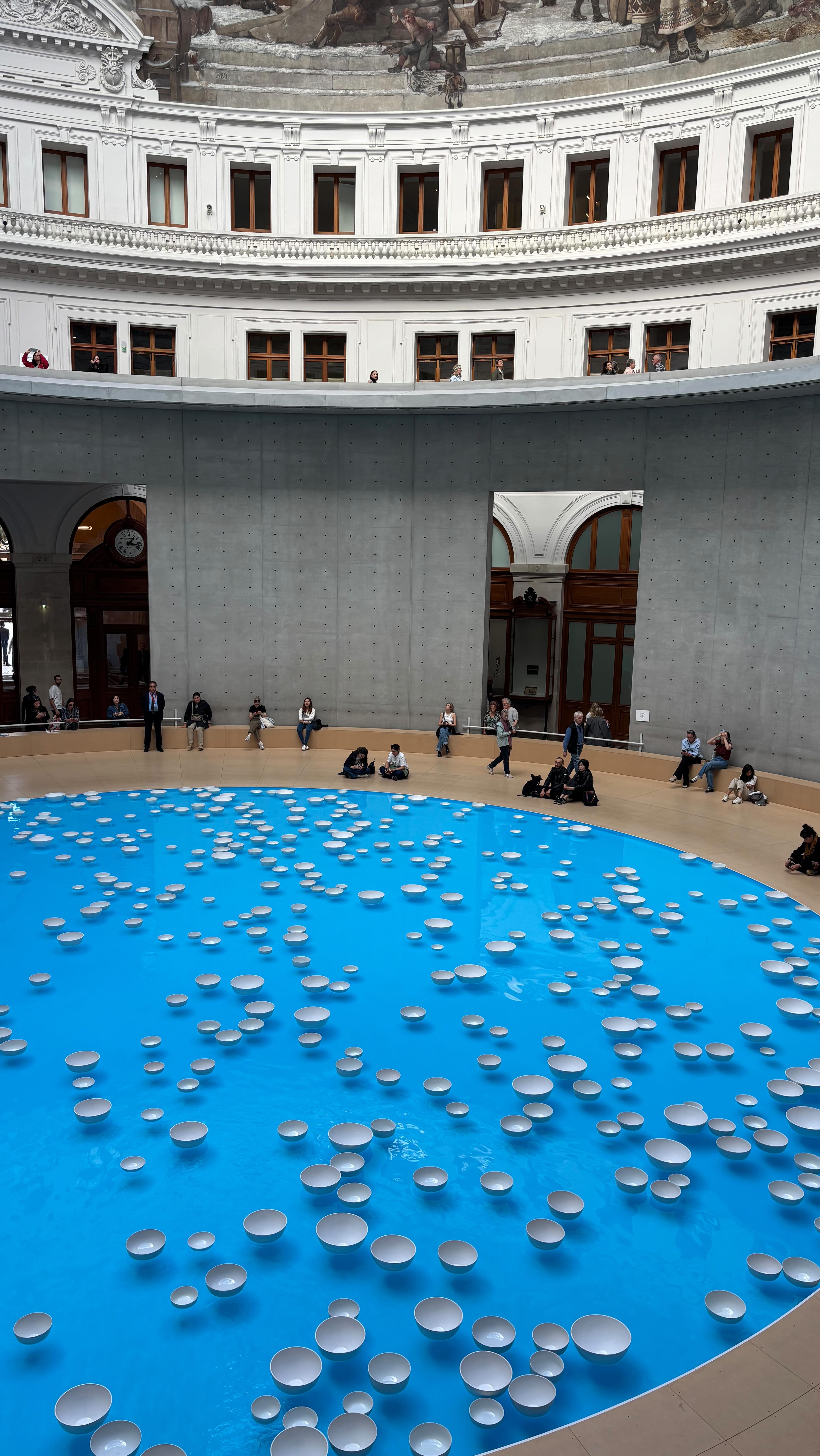 Sound on 🎧 for a moment of zen in your feed 🧘🏼♀️ social media loves this installation and I guess I’m no exception (I draw the line at posing pensively in front of the artwork as I saw many influencers doing today) but I highly recommend trying to stop in and see “clinamen” by Céleste Boursier-Muguenot before it leaves the @boursedecommerce this weekend. Hypnotic! Soothing! A cure-all for your Monday mood 😵💫 and a great excuse to sit in silence alone or with a friend.
#paris #parisjetaime #paristourguide #parisguide #parismaville #paristourisme #parismuseum