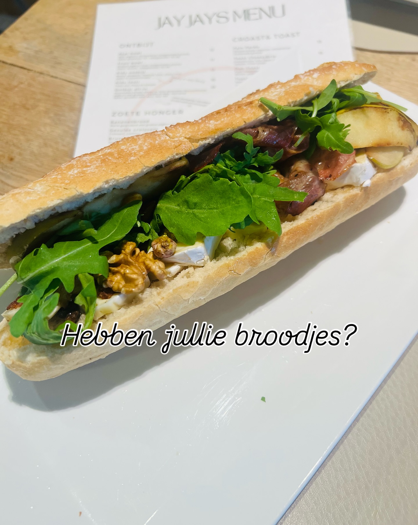 Ja hoor, wij hebben ook belegde broodjes 🙂
Je kan het komen afhalen of bestellen via WhatsApp 0497/72 99 33🥳