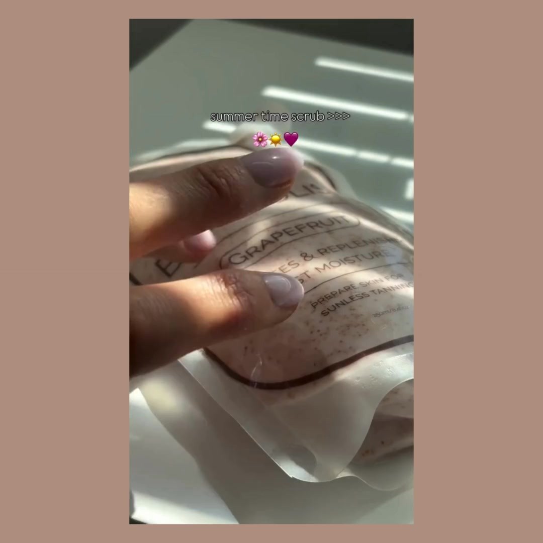 ✨ Your glow starts before the tan! ✨
The SunFX Body Polish is your essential prep step for flawless sunless tanning. This luxurious scrub:
🍊 Hydrates & replenishes moisture
🌰 Gently exfoliates with walnut granules
💧 Nourishes with Jojoba Oil, Niacinamide & Vitamin E
🌿 Leaves skin smooth, radiant & refreshed
♻️ Packaged sustainably + recyclable
💡 Use before your spray tan OR to remove old color for the perfect fresh start. The uplifting grapefruit scent makes it a spa-like experience at home. 🌸
.
.
#SunFX #BodyPolish #SprayTanPrep #ExfoliateAndGlow #TanningEssentials #SelfTanPrep #GlowReadySkin #LuxurySkincare #TanningMustHaves #SunlessTanCare #RadiantSkin #ExfoliationRoutine #SmoothSkinGoals #EcoFriendlyBeauty #SunFXGlow #love #sunfxcanada