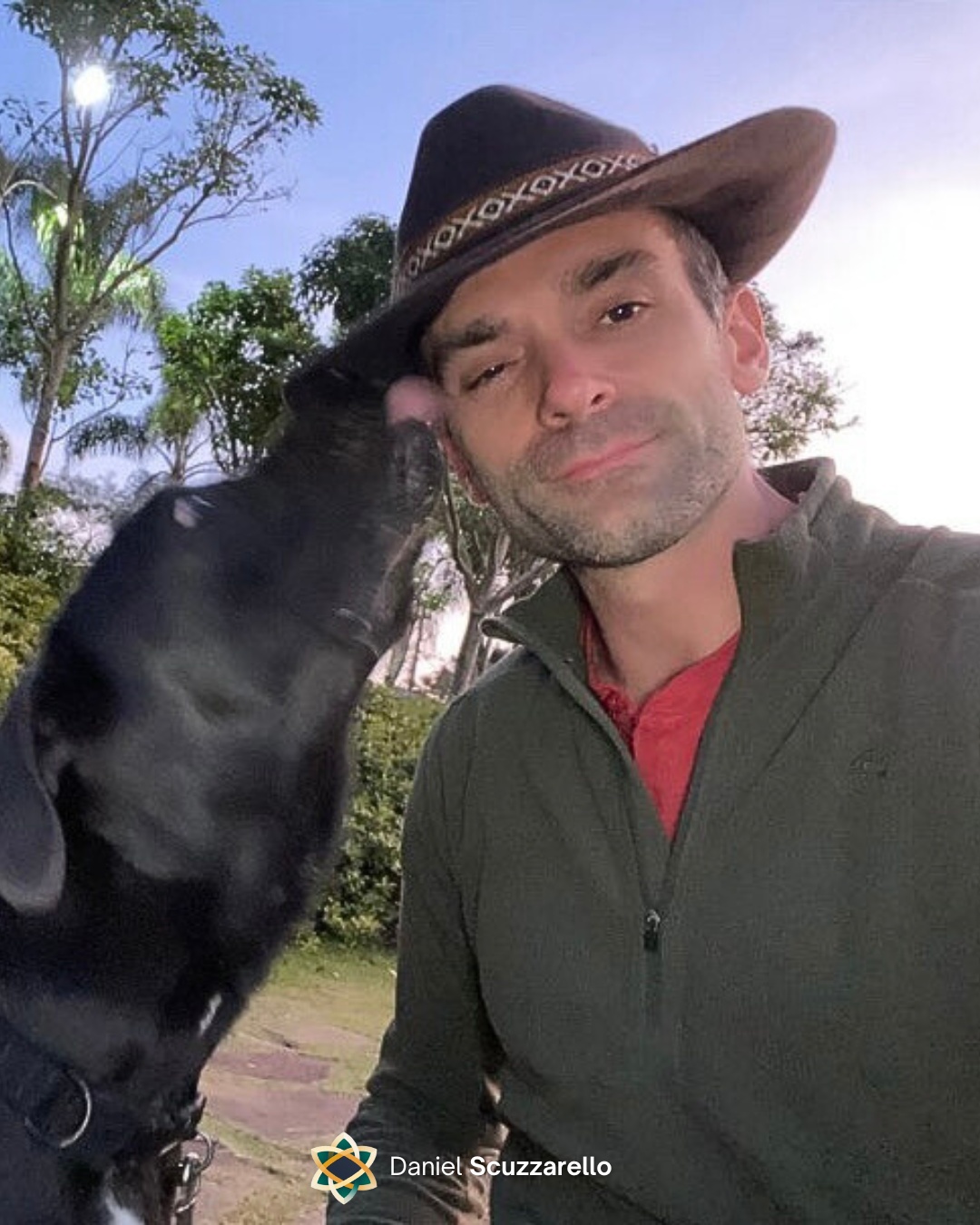 Por fora está tudo bem, mas e por dentro?
Ter saúde, riqueza, espiritualidade, família, comunidade e tempo pessoal não são partes separadas da vida. São dimensões que se equilibram e se alimentam. Quando uma delas fica esquecida, cedo ou tarde a conta chega.
O ponto de virada começa quando paramos de medir sucesso apenas pelo que mostramos ao mundo e começamos a perguntar: como eu realmente estou por dentro?
Essa reflexão não é sobre largar tudo, mas sobre alinhar cada conquista a um propósito real. Porque a paz interna vale mais que qualquer troféu.
Já sentiu esse desalinhamento entre fora e dentro?
#mindset #lider #lideranca #pessoas #gestao #liderancaconsciente #mentoria #breathwork #consciousleadership #leader