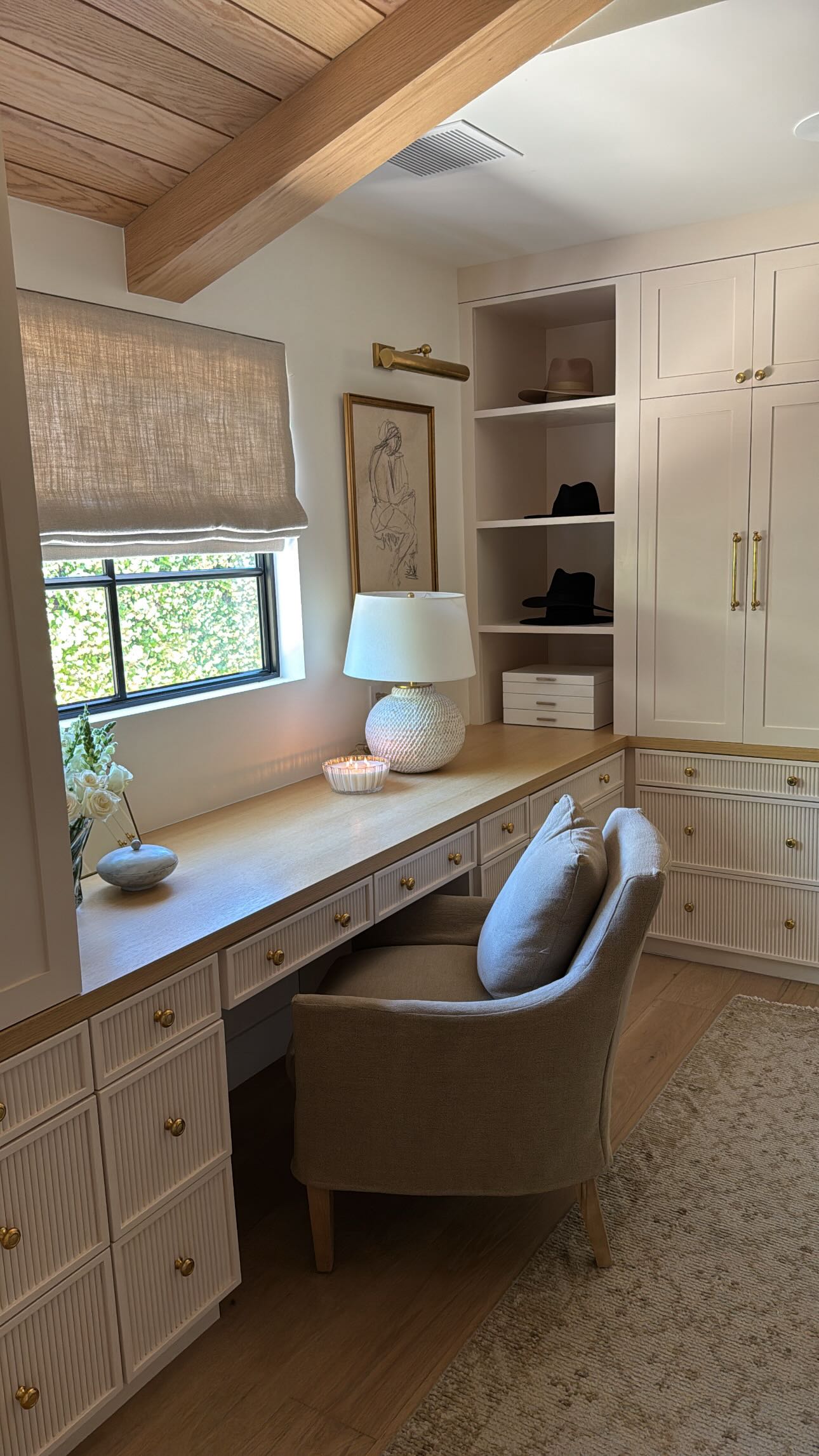 Walking into your new His & Her Dreamy Custom Closets… designed for mornings that start beautifully and evenings that end organized.
Built with precision + detail by @lasvegasclosets 🤍