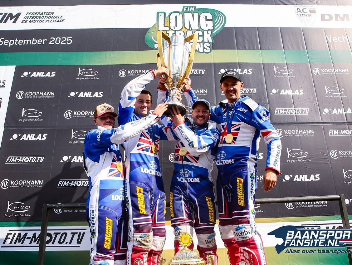 WORLD CHAMPION 🥇🏆
World Long Track of Nations 2025 🇬🇧
Vectha | Germany 🇩🇪
Wow - and what an honour to ride and to captain the team to gold 💣
#worldchampion #longtrackofnations #gb #teamgb #captain #champions2025 #trackracing #chrisbomberharris #chrisharris #37 #speedway #żużel