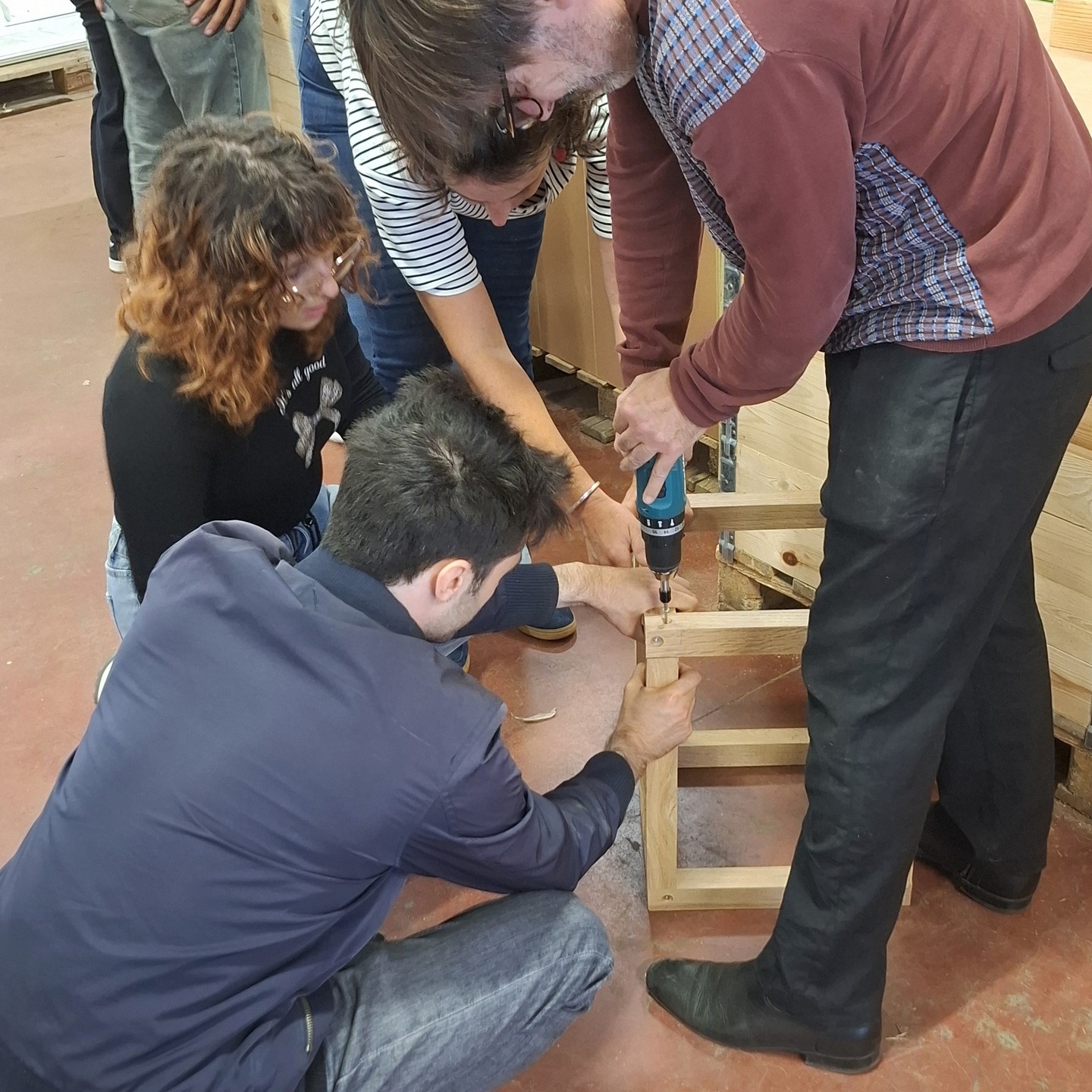 - ATELIERS -
Urbankit en coconstruction 🪚 cette semaine avec les élèves de l’Institut Sainte-Marie, l’inauguration aura lieu le vendredi 26/09 😊 !