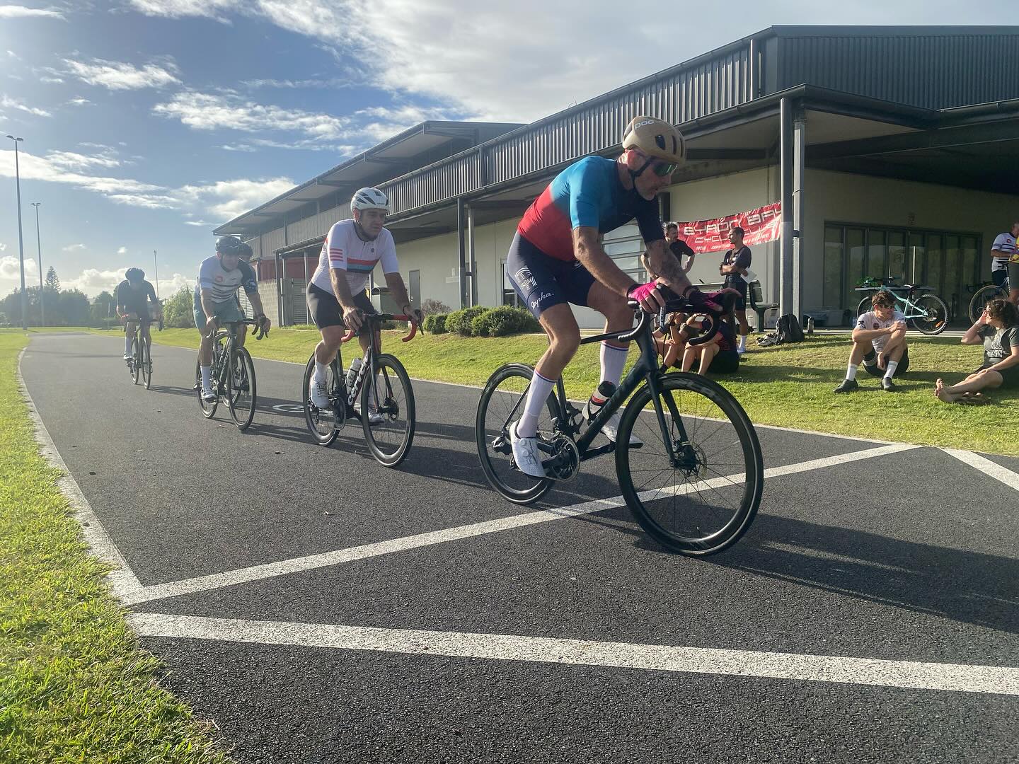 4 days to go! Round 1 of the The @lifecyclestravel spring crit series.
Juniors, women, and every grade from A through D are lining up.
The D Grade Coffee Shop will be serving Marco’s seriously good coffee – and the banter is even better.
Don’t just hear about it, race it.
👉 Enter now: link in bio.
#byronbay
#byronbaycycleclub
#jingiwalla
#womenincycling
#juniorcycling
#critracing
#roadbike