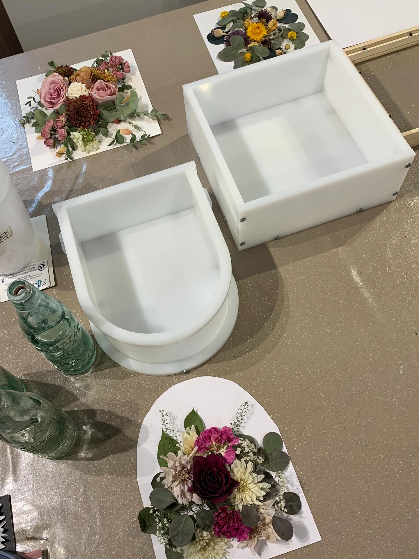 It's so quiet in the shop, you could hear a petal drop. BUT, in the workshop, the floral revolution is brewing! Moulds are prepped, and the creation of floral blocks is about to get REAL!
#floralrevolution #driedflowers #artsyfartsy #herefordshire #rossvegas #weddinginspo