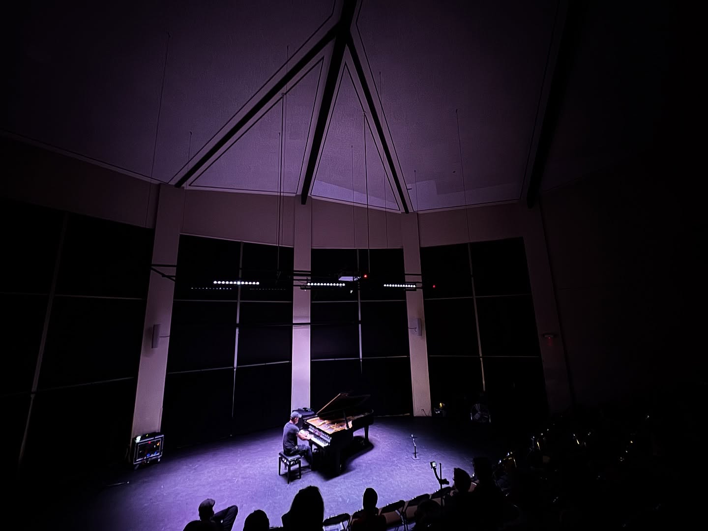 Season 11 is alive! @thollemthollem is filling the @coconinoarts with pure energy 🎹