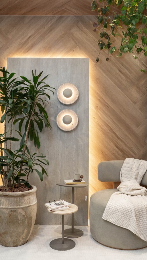 A mostra Essência & Sentido, da @jnzaffiri, transforma o showroom em uma verdadeira galeria de sensações, onde o design inspira.
São 11 ambientes que despertam os sentidos, com revestimentos, acabamentos e metais exclusivos que convidam ao toque, ao olhar e à contemplação.
Vem conhecer a JN Zaffiri no CasaHall e se inspirar em ambientes únicos.