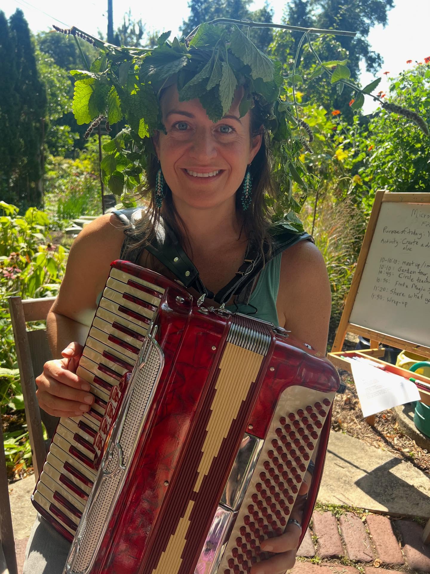 In my happy place! Connecting with nature, sharing a backyard food forest with our community, and celebrating our beautiful planet with music. 🌳🥕🌾🦋🐝🎶🌎
🙏🏽 @m_say_what
@dg_greenergrove