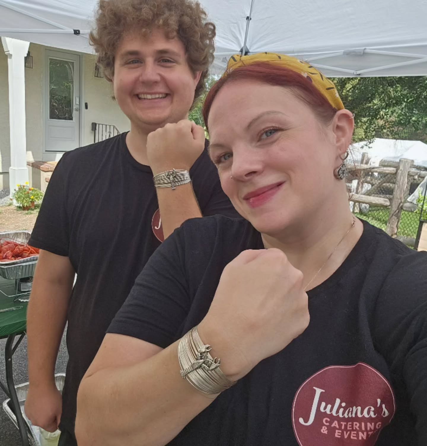 Teddy and Krista had a lobster bake today, and accessorized for the occasion. The armbands are giving superhero vibes. What's their superhero duo name?
Swipe for their crime-fighting faces and cover of their new rap album 😅
#lobsterbake #seafood #catering #newenglandcatering #funatwork