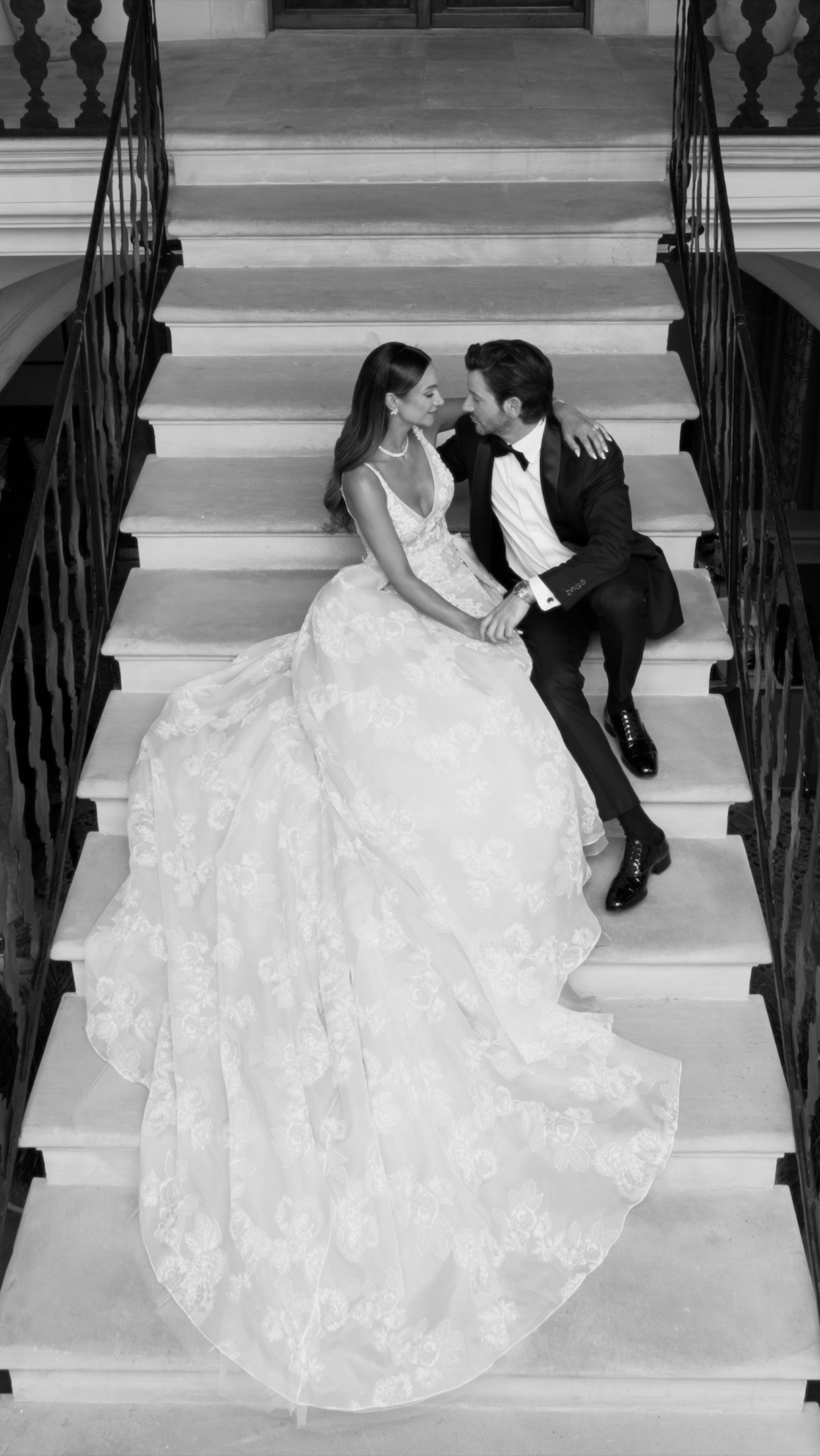 Claire, the Social Engine. Justin, the Passenger.
Part I of this incredible wedding. A real-life romcom in the making.
WP: @mallorcaprincess @silvia.valeva
Video: @soul_weddings
Photo: @515photoco @mikecaringi
Band: @thepartylabmallorca
Venues: @sonberga @purobeachpalma @palaciocanmarques
Deco: @otrocantardecoracion
Performances @crystal_events_mallorca
Catering: @foshcatering
Sound & lights: @lomusic.es