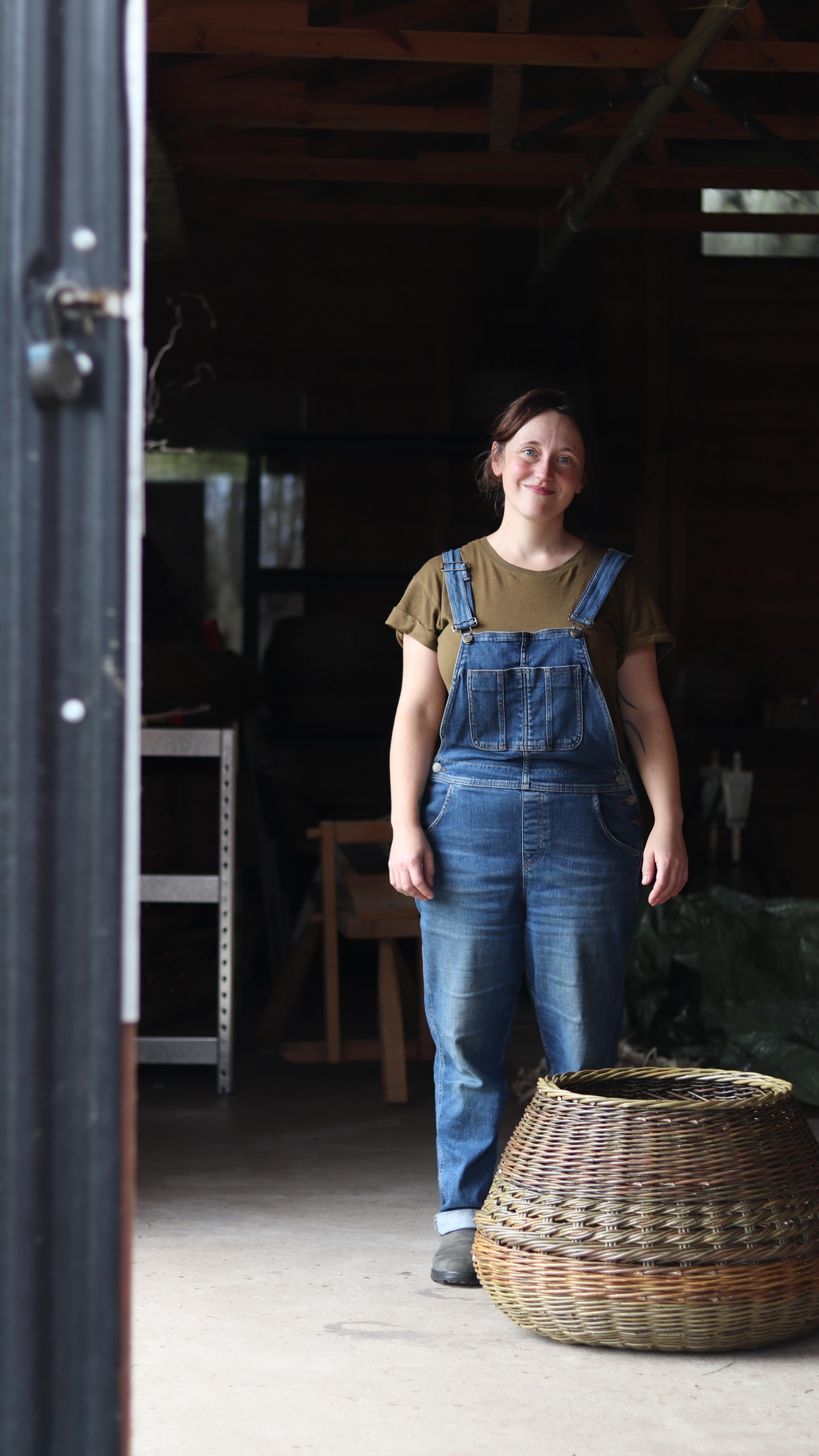 The last few weeks I’ve been working on some larger pieces like this one. I really enjoy working on larger scale works, they take a lot of physical effort, leaning my body weight onto the uprights to achieve curved shapes. The willow is thicker, and the movements bigger, making it an absolutely absorbing and immersive experience.
Sarah
•
#contemporarycraft #basketmaking #basketry #willowweaving #creativeprocess #madebyhands #willow #contemporarybasketry #madebyhands