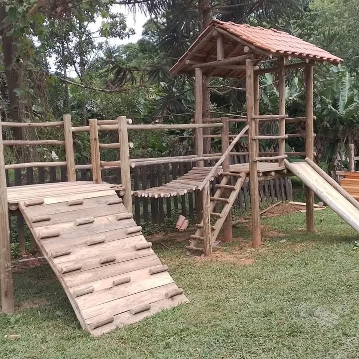 CHÁCARA CINEMATOGRÁFICA EM WENCESLAU BRÁZ.
Um refúgio espetacular com vista panorâmica de tirar o fôlego. Esta chácara é um paraíso para o lazer e o relaxamento, com jacuzzi, parquinho infantil, sala de jogos completa e um fire pit perfeito para noites estreladas. Para completar, um rio sereno passa ao fundo da propriedade, adicionando um toque de tranquilidade. É o lugar ideal para reunir a família e os amigos em momentos inesquecíveis.
R$ 500.000,00