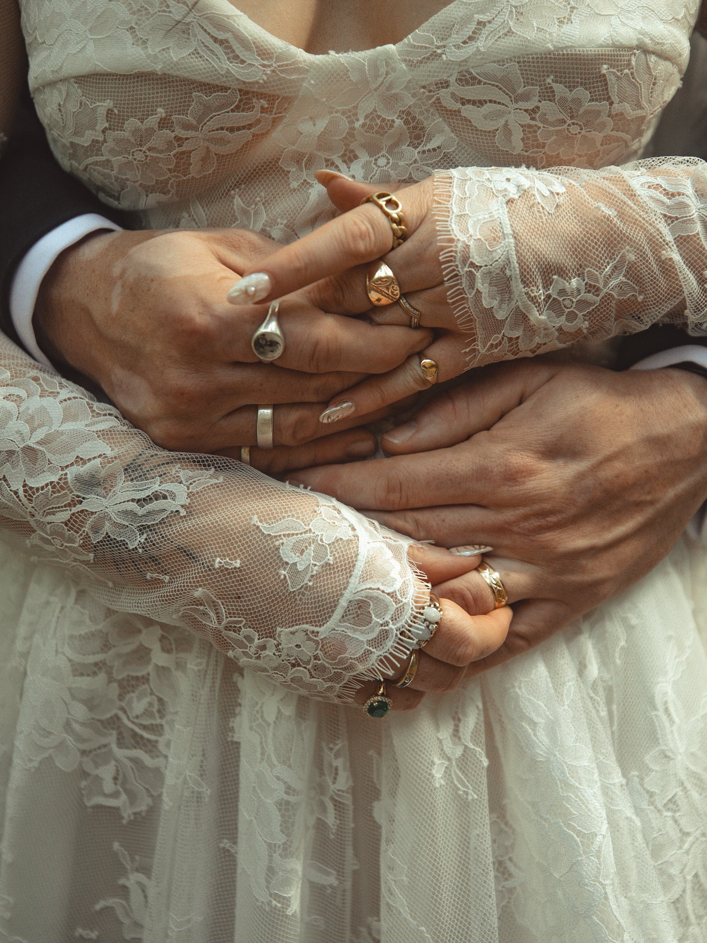 It’s all in the details 💍
Venue: @longtonwood
Photographer: @groovyoctopusmedia
Videographer: @groovyoctopusmedia
Wedding Coordinators: @the_wedding_dolls
Makeup: @lexi_brownfield_bridal_
Hair: @rjd_hair
Marquee: @holmstedevents
Props: @thelittleweddingwarehouse
Glamping: @victorialilyevents
Florist: @thistle_and_string
Bar: @chinchinmobilebars
Dress: @_houseofflora_
Bridal boutique: @heart_aflutter
Celebrant: @the_sparkling_celebrant