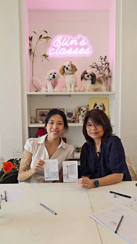 ✨ The Best Art class in Sydney, Darlinghurst✨
🎨 Travel Drawing Class 🎨
✈️ Everyone knows about travel photography and how the photos we take on our travels can stay with us forever as physical forms of our memories.
🖼️ But have you ever thought of slowing down to appreciate the details, history, and environment of the beauty that lies in front of you?
📝 **Travel drawings** are the perfect reflection of not only what we saw during those moments but also add the expression of how we felt!
In this class, you'll learn how to draw a travel scene with a pencil and pen. ✏️🖊️ We'll teach you the fundamental skills of drawing, so even if you have no experience, you'll fit right in!
At the end of the class, take home your travel drawing and some fond, nostalgic memories! 🏠💖
📍 #darlinghurst #TravelDrawing #ArtClass #SydneyEvents #CreativeSydney #DrawingClass #TravelArt #ThingsToDoInSydney #SydneyArtists #ArtLovers #TravelMemories