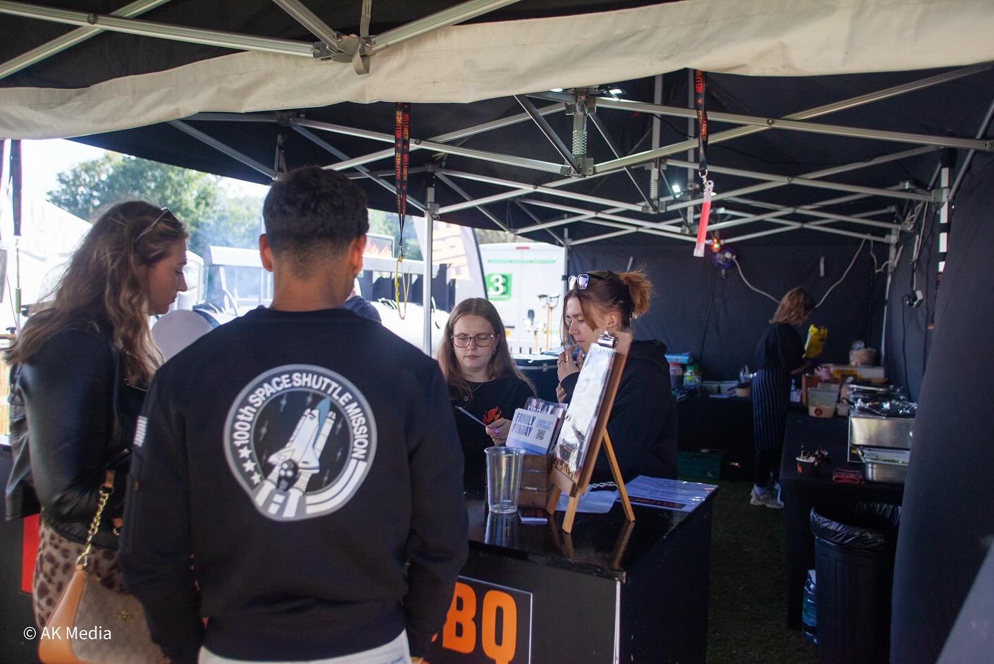 PART 4 🔥
More photos - have you seen yourself yet?? Tag anyone you know in the photos
@akmedia_officiall @brokencoloursband #bbq #festivevibes #bigbash25 #highwycombe