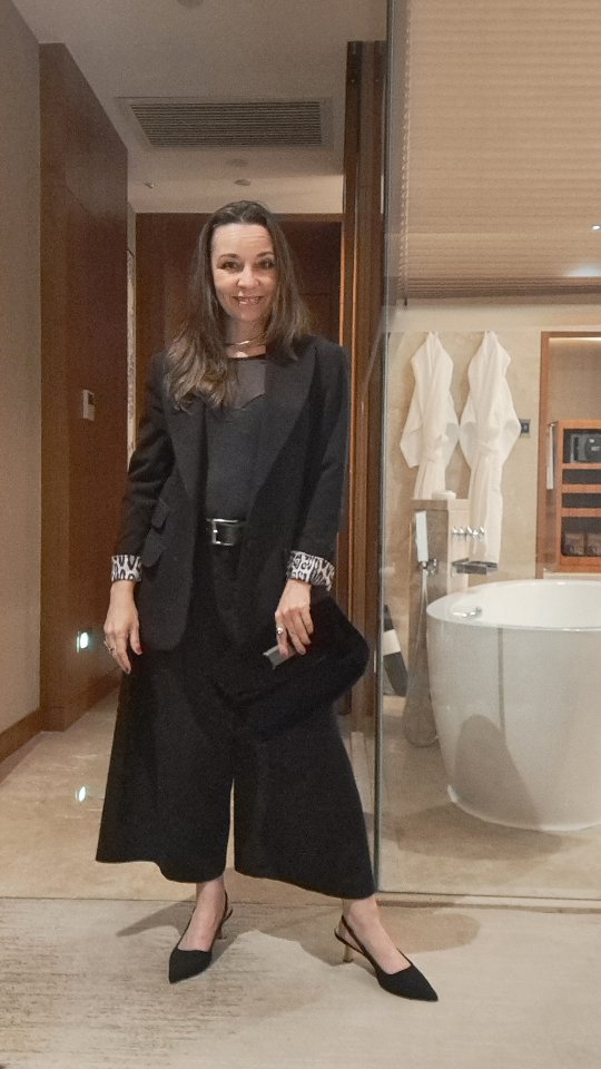 Kunming - cidade do Sul da China, tão importante para a antiga Rota da Seda - abriga o Fórum de Cooperação Midiática da Iniciativa Belt And Road. OrganizadO pelo People's Daily, o eveto recebe jornalistas de todo o mundo. Acompanhe nas nossas redes.
Edição @marciacarini_tv
#rotadaseda #beltandroad