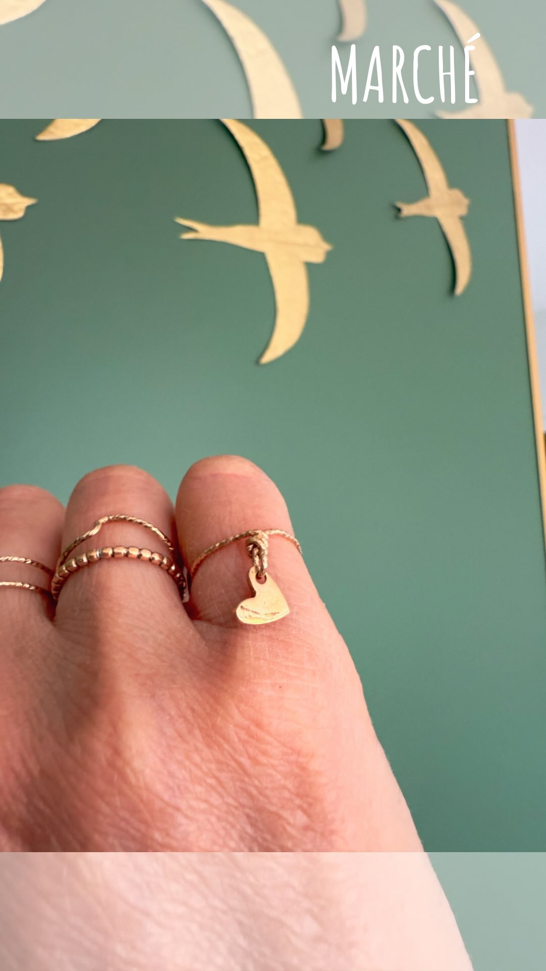 ❤️ Et toi tu es ADDICT ? 🤪
✨ Certaines d’entre vous (elles se reconnaitront ! 😉) m’ont avoué récemment que « mes bijoux rendaient addict »… je ne sais pas si je dois rougir, rire, ou pleurer d’émotion 💛☺️
Entre celles qui ne portaient presque jamais de bijoux « avant » et qui maintenant ne sortent plus sans leur pièce fétiche… celles qui ne mettaient jamais de bague et qui aujourd’hui ne jurent que par ça, celles qui choisissent chaque bijou comme un compagnon de vie, chargé de sens et d’émotions pour traverser leurs étapes,…. et celles qui ne portent désormais plus que mes créations ✨
(Ce sont vos propres mots, je ne les invente pas 🫣….)
Echanger avec vous, lire vos mots, ressentir votre attachement à mes créations… c’est fou, c’est précieux, et c’est le plus beau des cadeaux. Merci infiniment d’embarquer mes bijoux dans vos histoires 💍🌿
Et toi alors addict ou pas addict? Partage avec moi en 💬 quelles sont tes addictions ?
#artisane#artisanatmoderne#bijoutiere#bijouxartisanaux#creationunique#bijouxoriginaux#bijouxpersonnalisés#jaimelamer#momentsprécieux#penséespositives#hypersensibilite#êtresoimême#paumaville#chargementale#modeéthique#enfamille#hypersensible#beauténaturelle