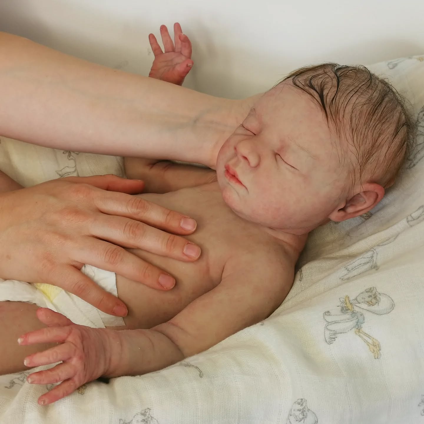 ⚠️👶New baby in town
Please allow us the honor to introduce to you Brigitte, our brand new cinebaby 🎉
She's a 3 weeks old baby, full silicone and articulated. She's so ready to shoot that she's already on set 🎥
Want to rent or buy a Brigitte?
Send us an email contact@cinebebe.com
Workshop team @juliejellyjumper @virginie_dahmane @celinefragment @camilledelattre @joanaleitao_art @p.meola.mua @mariemakeupsfx
Photos @zumurud
#cinebaby #fakebaby #siliconebaby #prosthetics #props #makeupartist #sfx #siliconeprosthetics #specialeffects #makeupeffect #silicone #fake