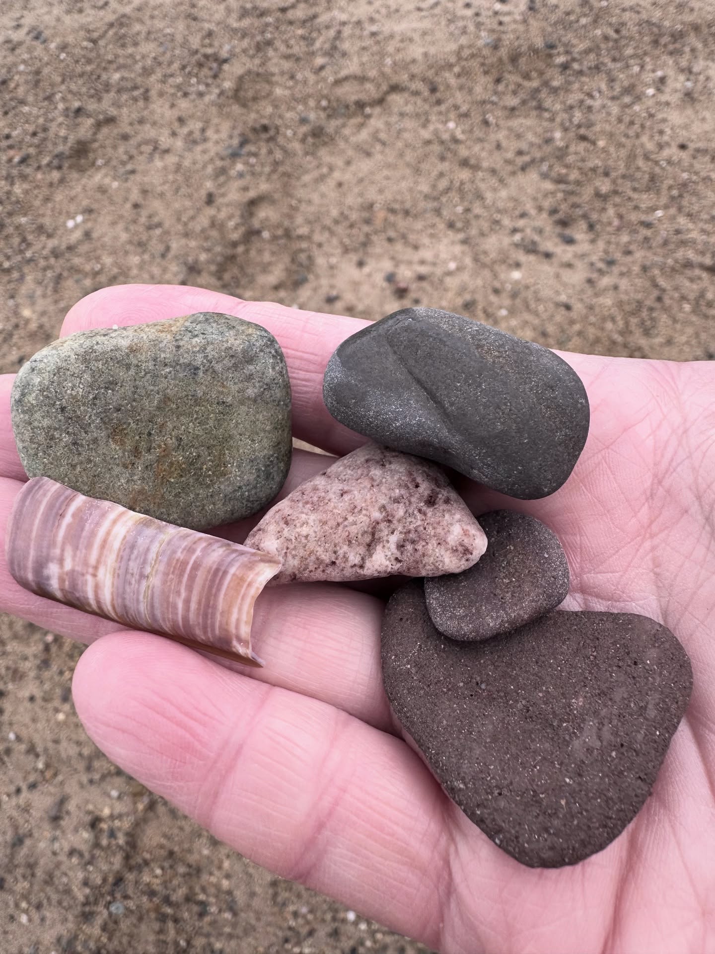 Inspiration for a new glaze colour
#glazetesting #scottishlandscapeinspiration #parkgatepottery #isleofarran