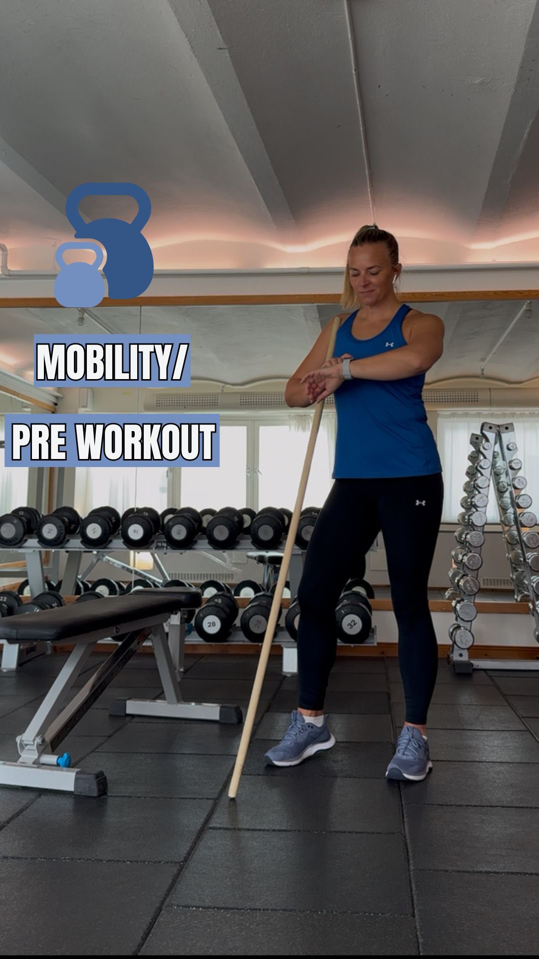 PRE WORKOUT - RÖRLIGHET
Innan jag sätter igång mitt träningspass startar jag alltid med några mobility övningar.
Här är några favoriter som jag brukar göra med pinne för att öppna upp skuldror, få igång axlar & bröstrygg 🧹
Perfekt för mammor som bär mycket, det här kommer ni gilla! Använd en pinne/mopp/ett spänt skärp 🙌🏽
Save for later 🫶🏽