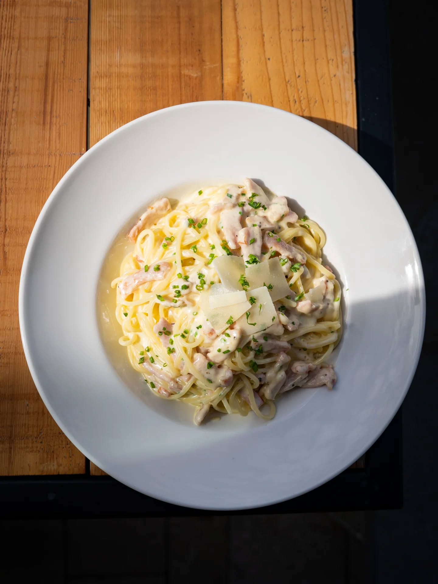 Creamy, dreamy, and straight from the pan - carbonara the Capones way 🍝✨
#caponesgalway #galway #restaurantgalway #pasta