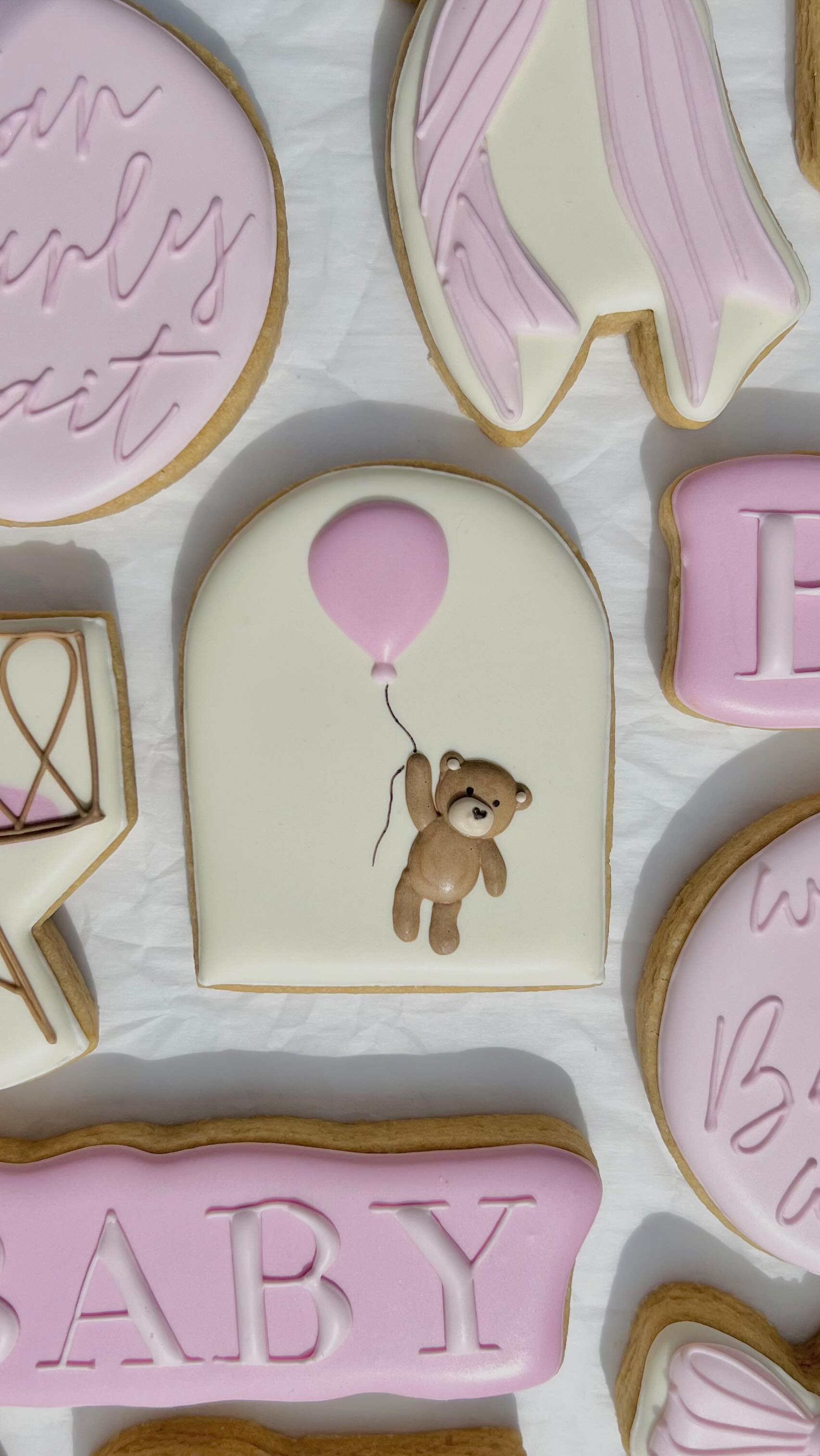 I’m so obsessed 🥹
I did cookies for Becky’s bridal shower and bachelorette party last summer, so when she asked if I could make custom cookie for her baby shower it was an immediate yes! • not to mention “we can bearly wait” is the cutest theme, and I had the opportunity to include all my favorite baby shower cookie designs 🎀🧸🤍