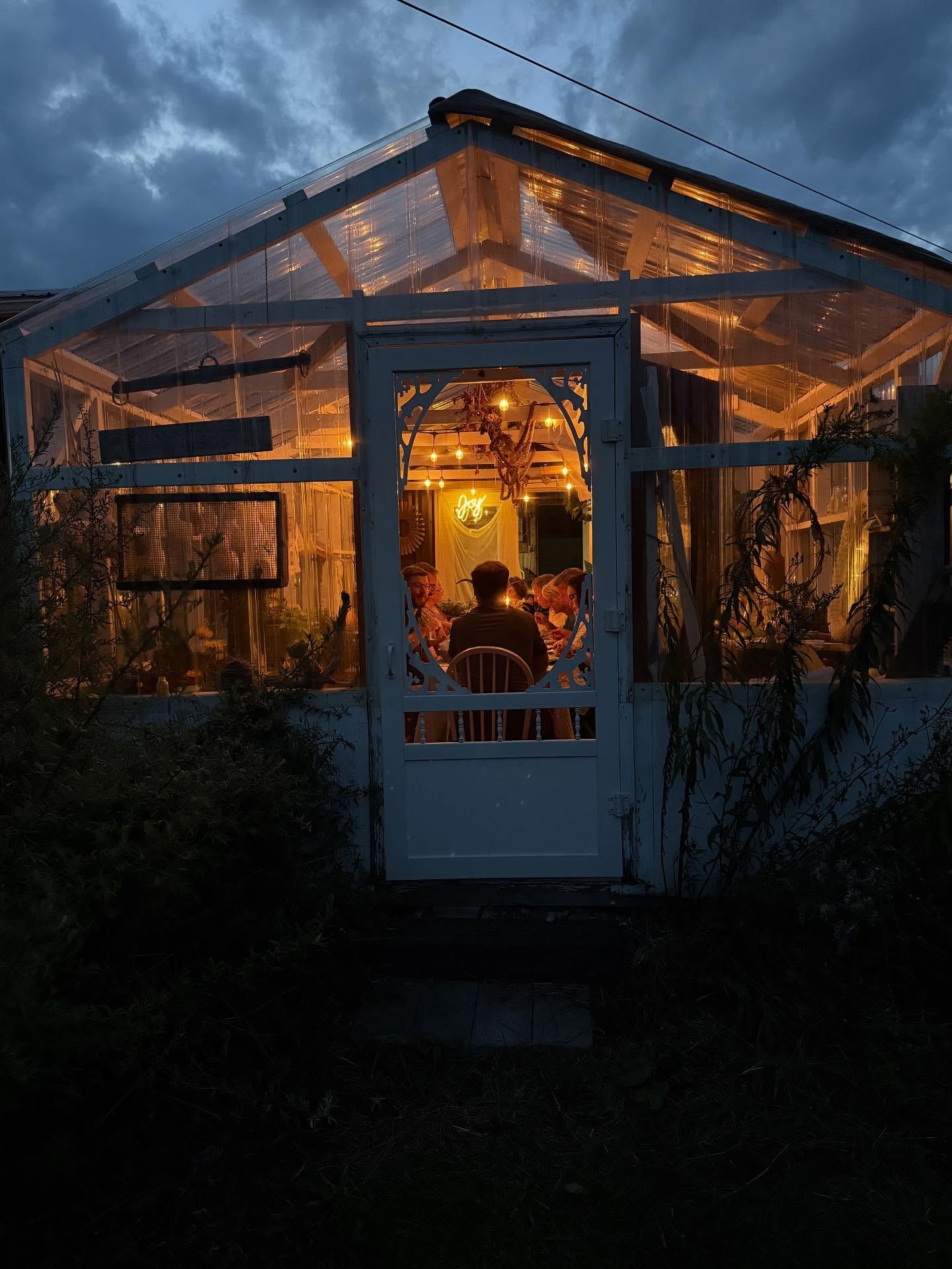 LAST CHANCE to reserve your seats for our Greenhouse Gathering, this Friday, September 19!!
September is truly the most bountiful time of year in the Finger Lakes, this menu is bursting with fresh, local flavors. And it’s a beautiful time of year to be in the Greenhouse, with the evening air getting brisk and dusk settling in as we settle in to this shared culinary experience.
Remember, seats are sold on a sliding scale. Choose a price that makes it comfortable for you to join us. Please note any dietary concerns when you book, and I am happy to accommodate.
https://www.littleyardfarm.com/greenhouse-gatherings