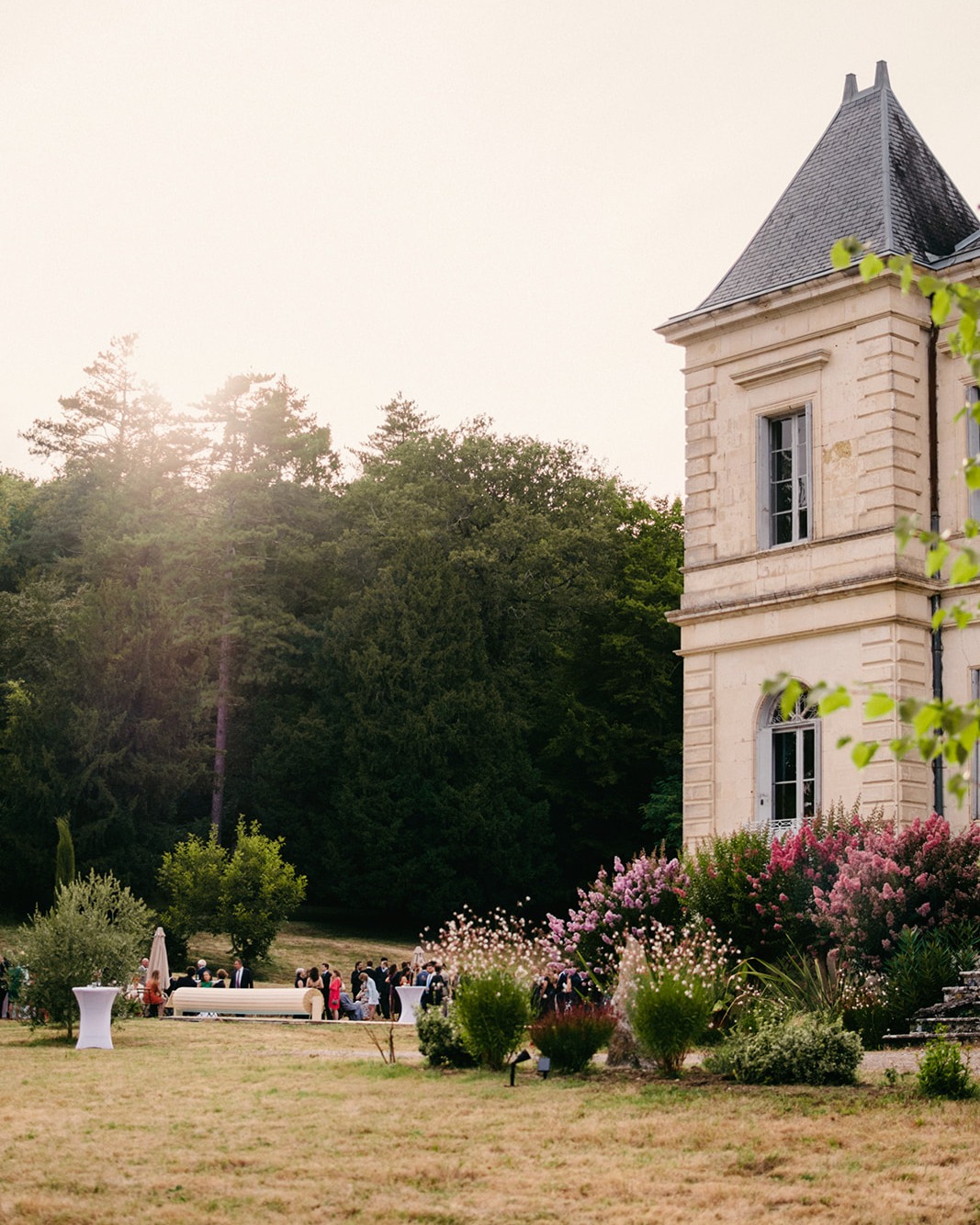 L’élégance de vos traditions, sublimée ✨
De petits détails et de belles ambiances, que vous pourrez transmettre avec fierté et tendresse.