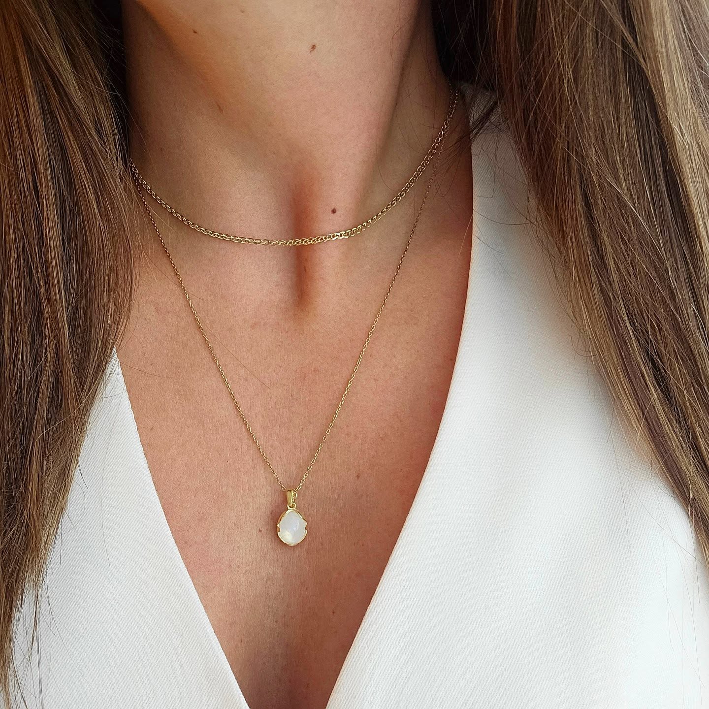 Cloé ✨️
Länge: 50 cm plus 5 cm
Edelsteine: Mondstein
Material: Sterling Silver 925 - 14 Karat gold plated
Bei Interesse schreibt uns - DM 📨
Alle Preisangaben 💵 findest du auf unserer Homepage www.machic.ch ✨️
Diese feine Goldkette mit einem schimmernden Mondstein-Anhänger ist das perfekte Accessoire für alle, die zeitlose Schönheit lieben. Der Mondstein reflektiert das Licht mit einem sanften Glanz und verleiht jedem Outfit eine edle und feminine Note. 🌙💫
#machic #edelsteine #mondstein #silberschmuck #silver #jewelry #925silver #vergoldet #schweiz #necklace #goldjewellery #halskette #kreation #jewellery #jewelry #machic #halskette #armband #schweiz #zürich #einzelstück #silberschmuck #schmuck #versand #bracelet #choker #silver #silber #925silver #charm #deutschland #edelsteine #925silber #individuell #edelstahl