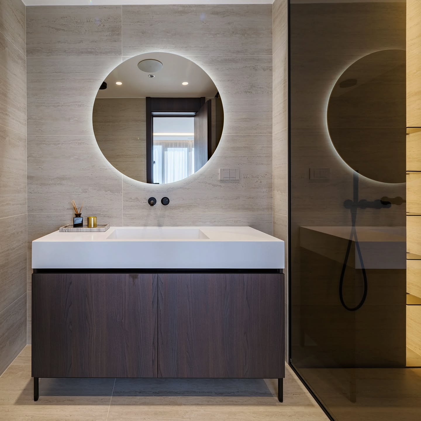 10 ВЪПРОСА, КОИТО ВСЕКИ ИНТЕРИОРЕН ДИЗАЙНЕР ТРЯБВА ДА ЗАДАДЕ 🛋️
За да създадеш интериор, който наистина отразява личността и нуждите на клиента!
🏠 Какво е основното предназначение на пространството?
👨👩👧👦 Колко души ще го използват и какъв е техният начин на живот?
🕰️ Има ли ежедневни навици, които трябва да се вземат предвид?
🎨 Какви цветове харесвате и какви бихте искали да избягваме?
🛋️ Имате ли мебели или елементи, които искате да запазите?
💰 Какъв е бюджетът за този проект?
📐 Имате ли нужда от повече място за съхранение?
☀️ Предпочитате по-светли или по-тъмни помещения?
🌿 Искате ли да включим естествени материали или зеленина?
✨ Какво усещане искате да предава интериорът – уют, лукс, минимализъм...?
📌 Запази този списък ако си интериорен дизайнер или планираш ремонт!