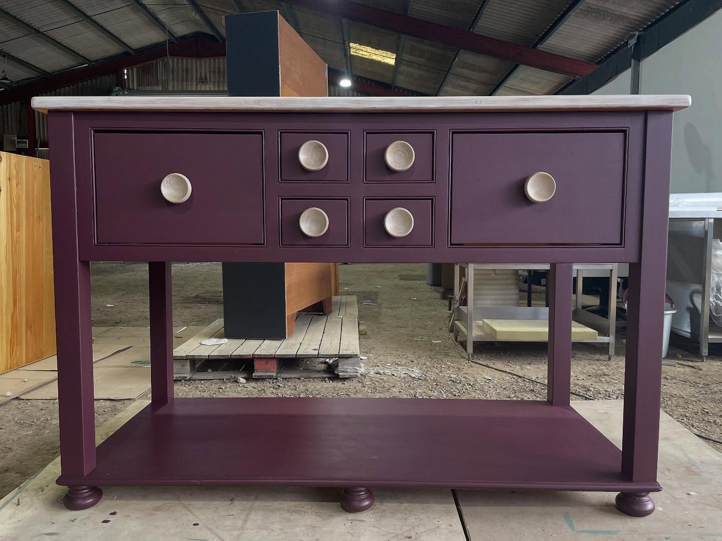 Large freestanding kitchen island or sideboard, restyled and ready for its new home. For more eco-friendly, Reloved and transformed pieces - that you’ll not find on the high street, take a look at Reloved by Jo.
#purplefurniture #kitchencountertops #uniquefurniture #hotelfurnituresupply #guesthousefurniture #interiordesıgnideas #plum #upcycledfurniture #relovedbyjo💜