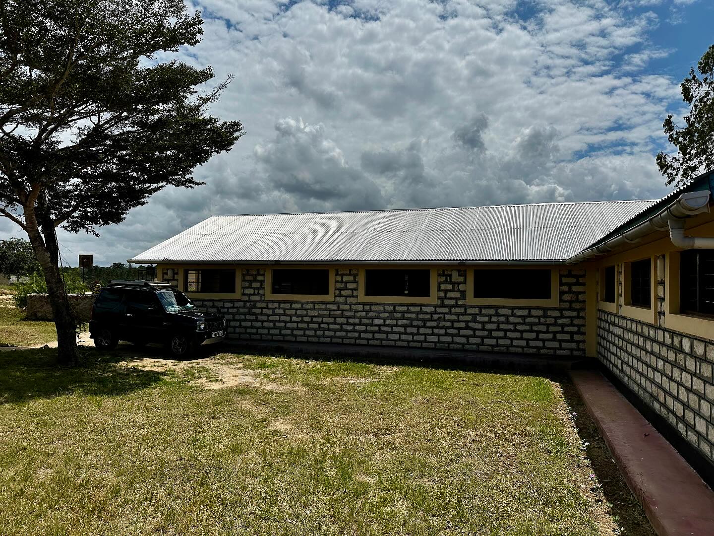 Unscheinbar, aber ein grosser Gewinn für die Community - unser Medical Centre
#rheinvalleyhospital #medicalcentre #kenia #medizinischebehandlung #hilfswerk #freiwilligenarbeit #bildung #gesundheit #bildungundgesundheit #gesundheitundbildung #inkubator #fruehchen #baby #kindheit #childhood
#majimoto #medicalcentre #matuga #therapieraeume#rheinvalleymedicalcentre #altstaetten#stgallerrheintal #rheintal #rheinvalleyfonds