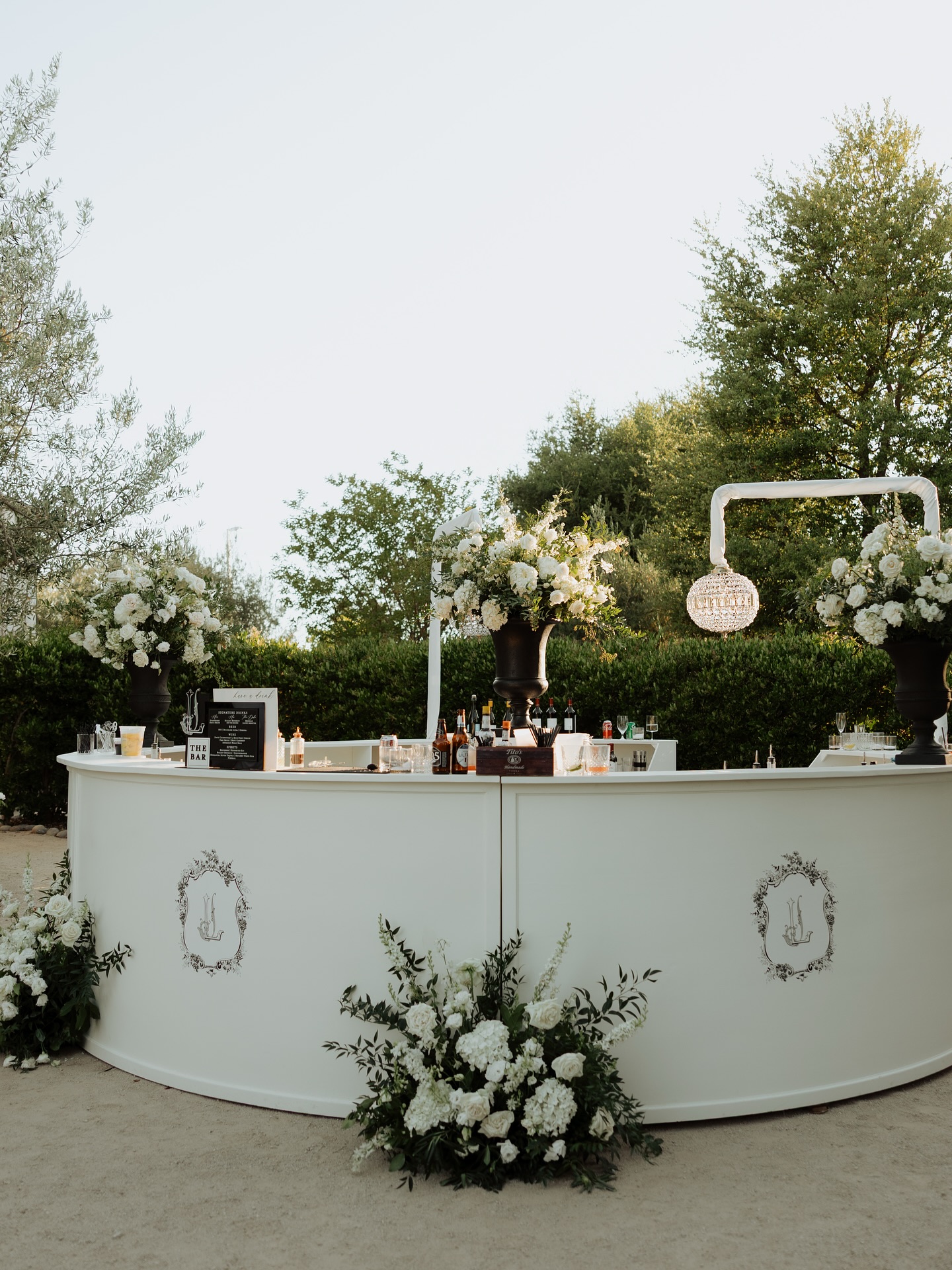 Just out here making statements with bars #stockroompicks PICKS: Feeney round bar • Empire chandeliers