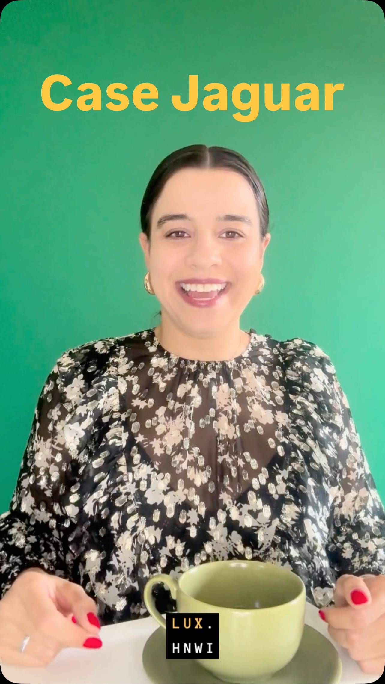 A Jaguar optou por valor, não volume: descontinuou modelos, reposicionou-se como Luxo elétrico (Type 00) e trocou redes de concessionárias por Brand/Boutique Stores. O ruído nas redes existe, mas será que atinge quem compra Luxo?
Reposicionamento estratégico: queda planejada no volume para aumentar exclusividade, margem e controle da experiência.
Público-alvo: HNWI/UHNWI buscam distinção, inovação e coerência, likes não são conversão.
Psicologia & neurociência: o “estranho” vira desejável com exposição (mere-exposure) e maior fluência cognitiva.
Soft power: lojas e manifestos de design exportam imagem cultural e nacional.
Automobilismo & herança: a conexão com o automobilismo preserva aura e autenticidade na transição para EVs. Após o modelo, a Bentley, a Audi e a Rolls-Royce lançaram modelos conceitos muito similares.
No Luxo, coerência e visão de longo prazo derrotam o barulho imediato. Projetar a curva da estranheza é estratégia. Quem fizer isso dita o futuro.
#Luxo #Jaguar #Inovação #Design #LuxuryStrategy #LuxHNWI #ShortTalks #EV #Experiência #Exclusividade #Automobilismo #Branding