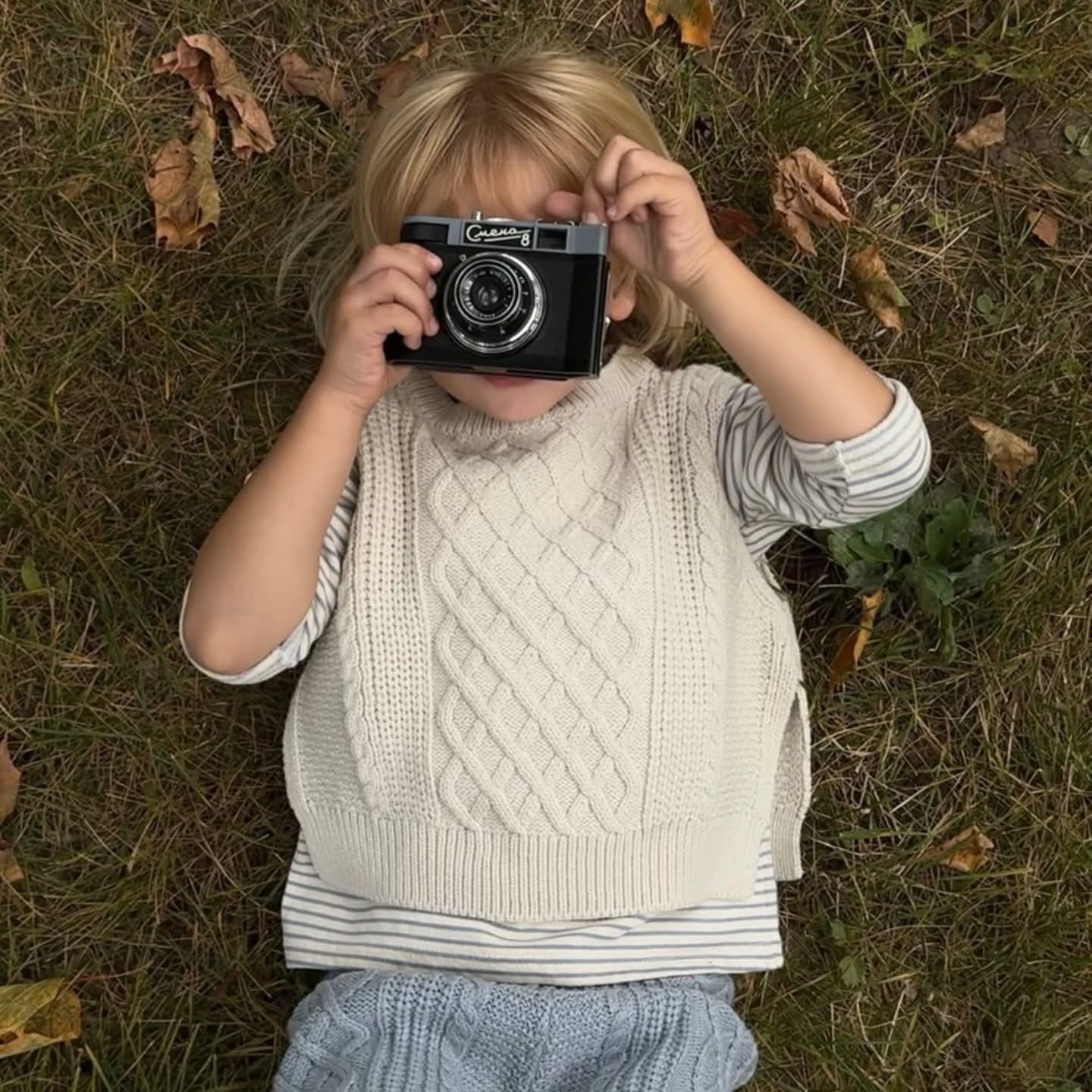 When Autumn is just behind the corner....
Discover our Knit Vest for boys and girls
Available in 3 colors